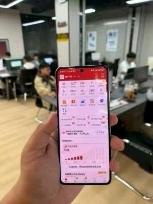 屈先生找合伙人你出店铺，我们帮你运营，拼多多开店，日出1000单，零学费，挣米九一分