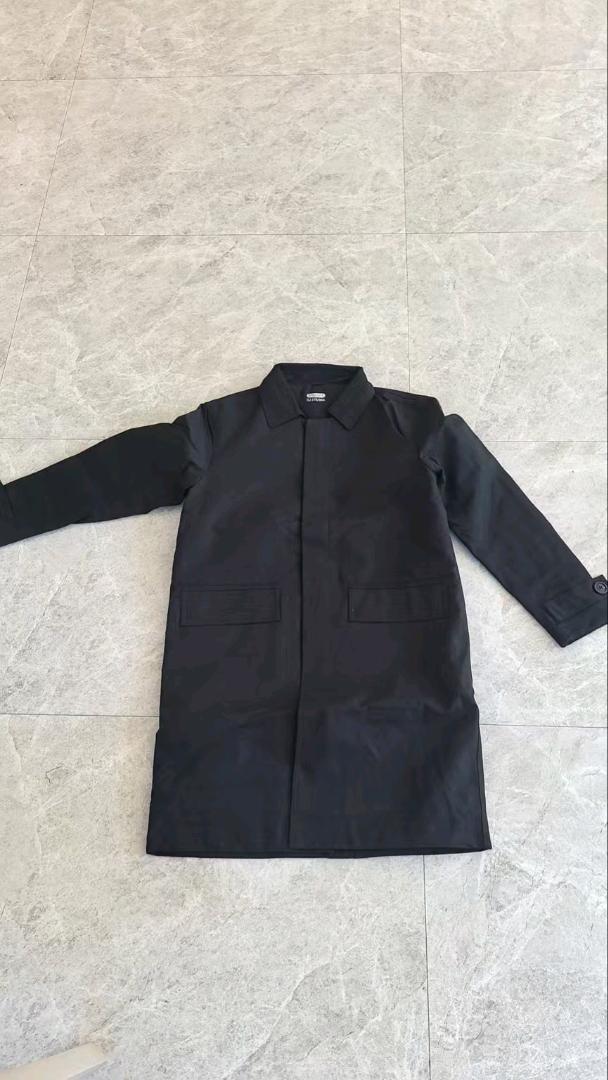 刘女士品牌货源白小T**,新进一批衬衫、卫衣、风衣~源头货,价格非常美丽,适合闲鱼