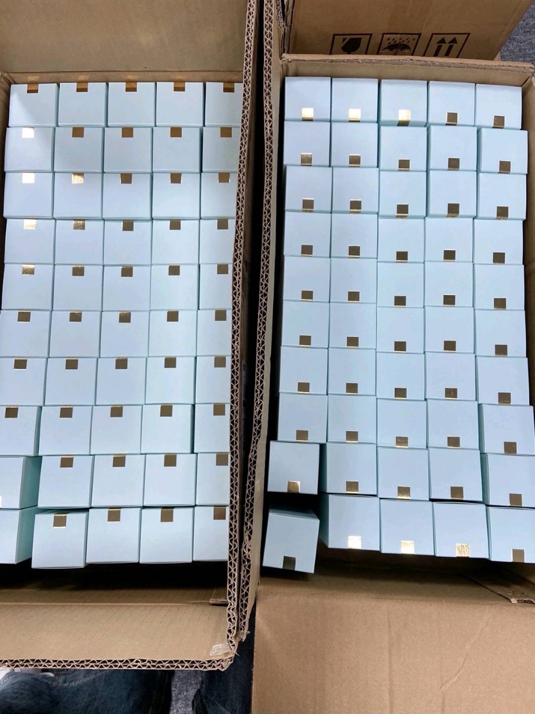 李勇品牌货源寻求区域供应链合作：提供进口彩妆香水一级货源，资质齐全支持混批