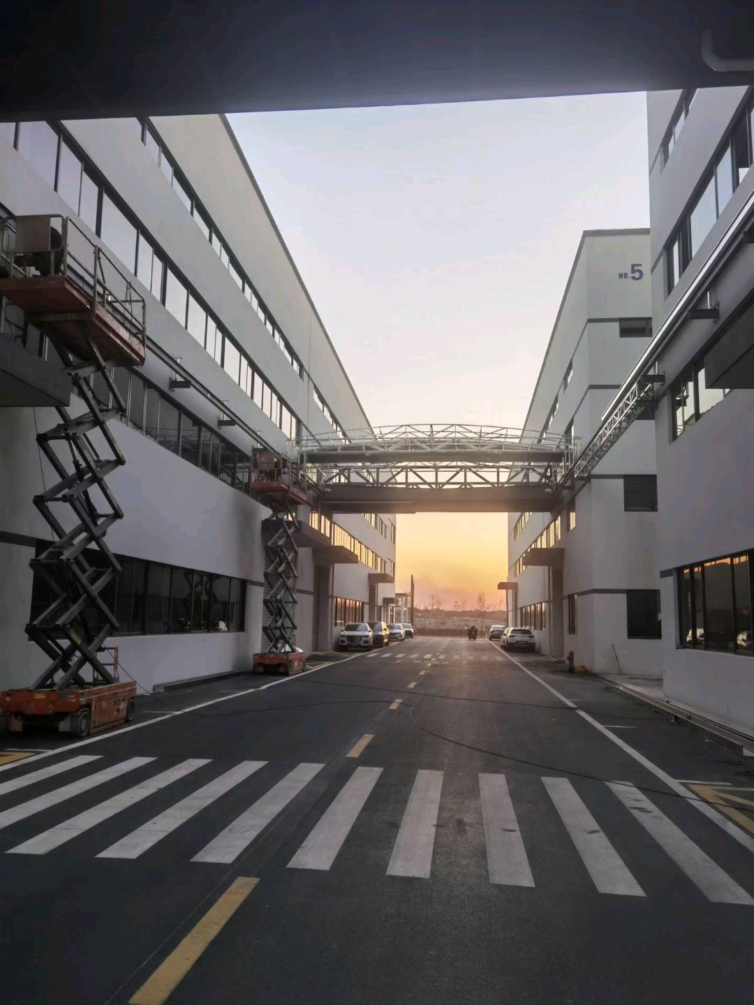 张黎明品牌货源停车棚 推拉棚 膜结构