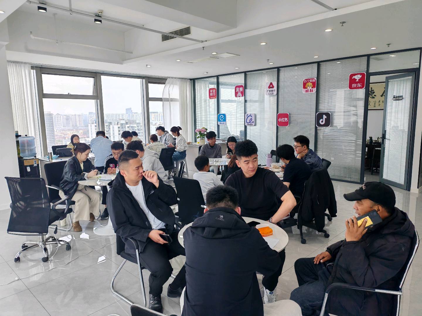 王先生找合伙人APP拉新项目一线工作室 一手渠道 佣金立返 单子均价35 全程陪跑 