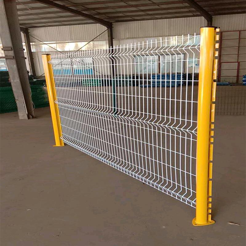 王春红高速护栏网，铁路护栏网，河道护栏网，光伏防护网，公路护栏网，铁丝围栏网
