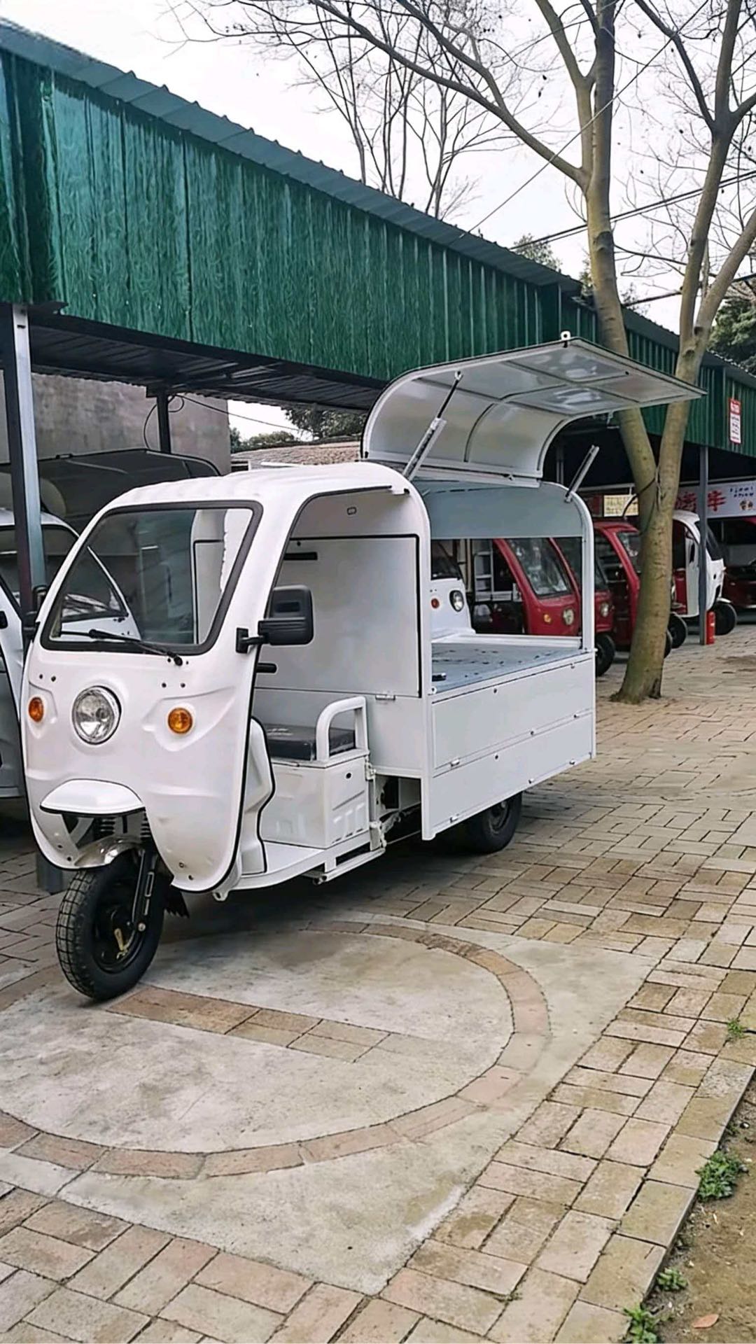 王先生找合伙人地摊经济发展