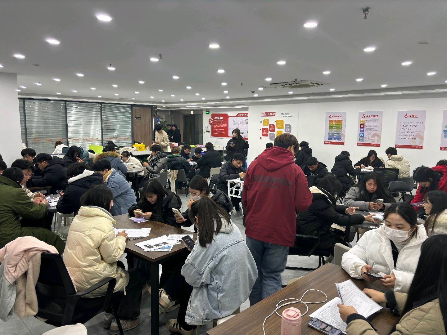 罗女士APP拉新官方平台上千款纯绿色一手资源，均价35以上，可工作室可地推网推，日结