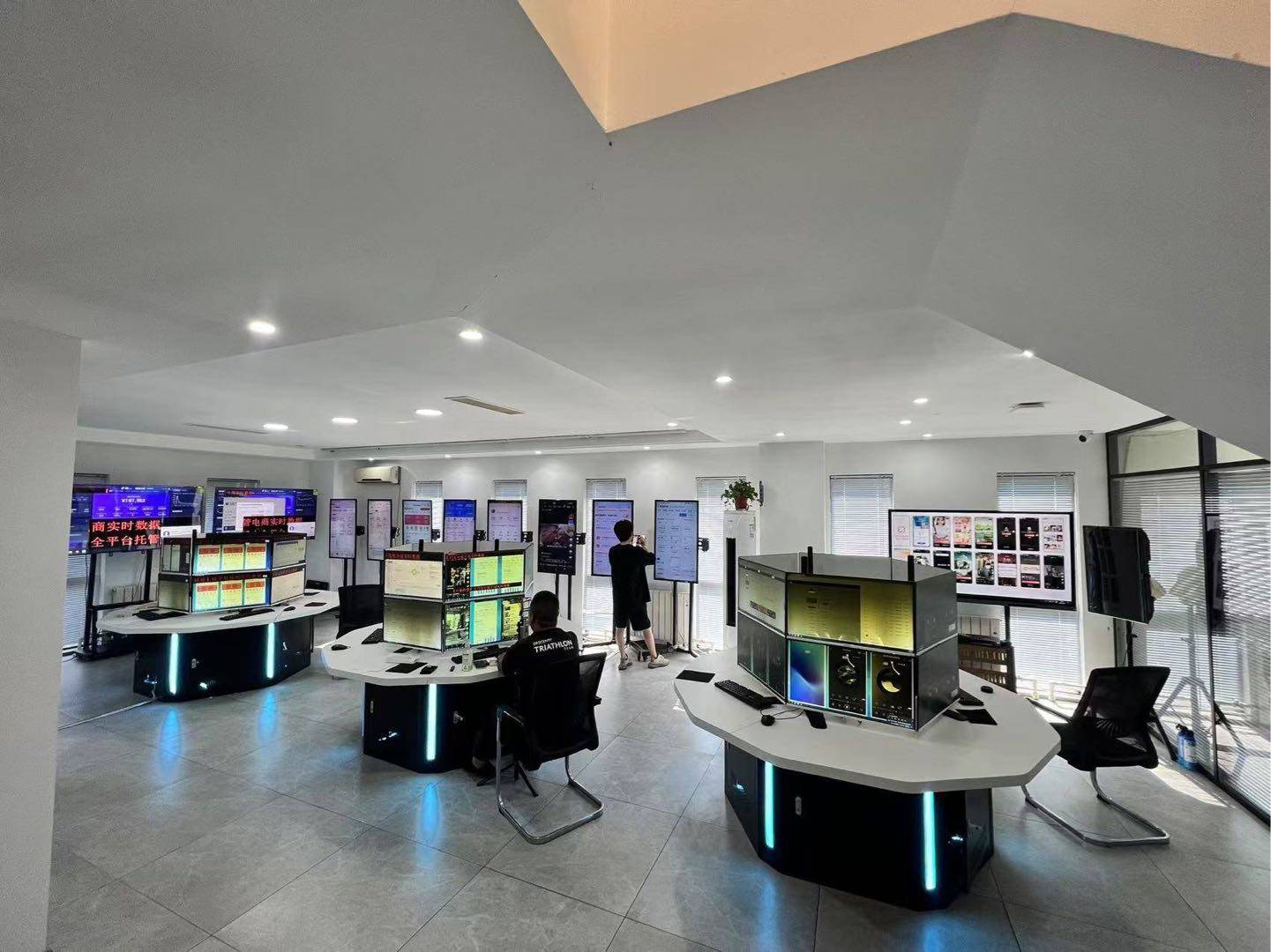 陈女士找合伙人支付宝分成计划，直接搬砖发视频 直播就能干