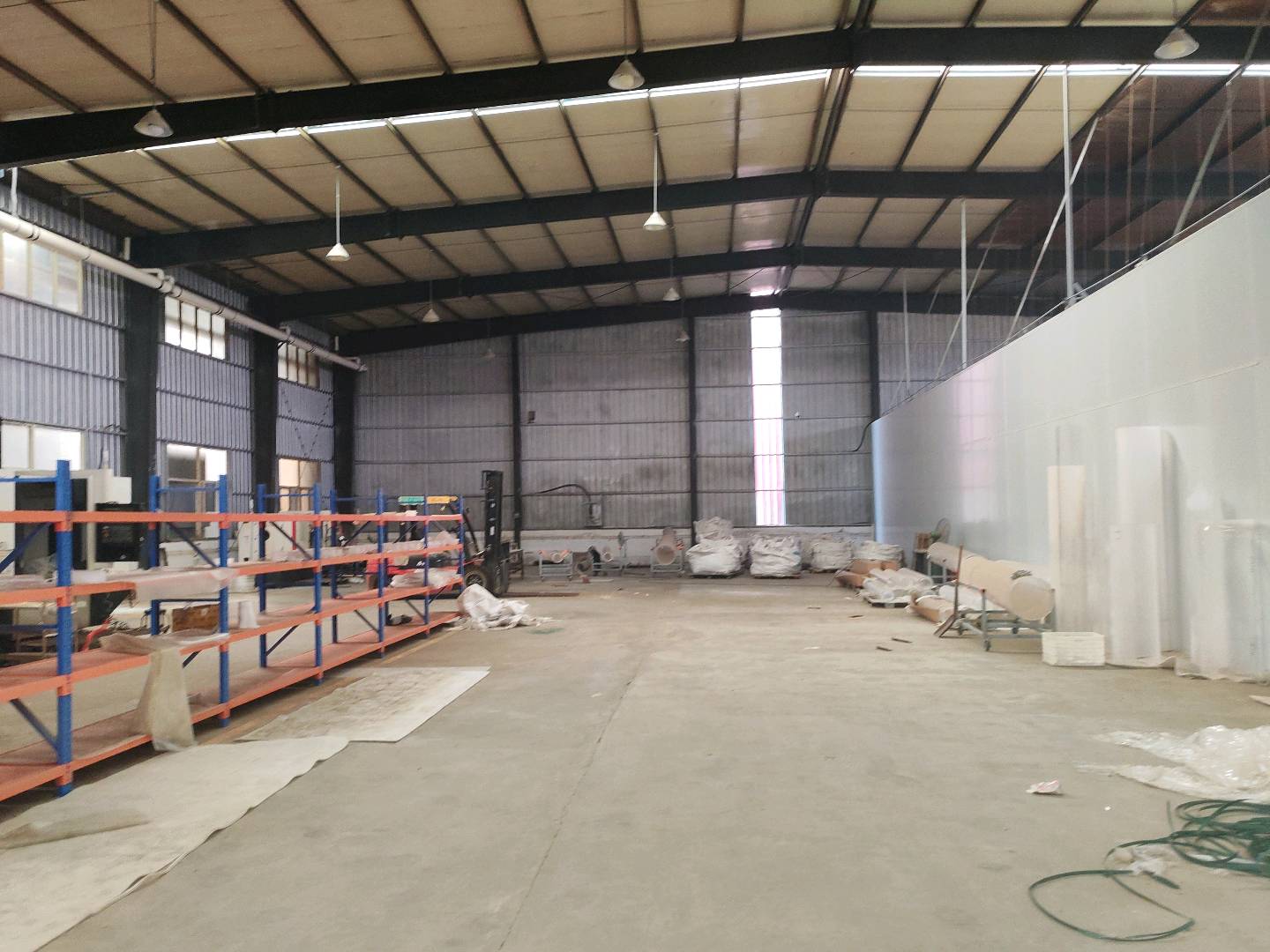 邵长森自有仓库6000平方,寻求合作,代加工也可以有工人!