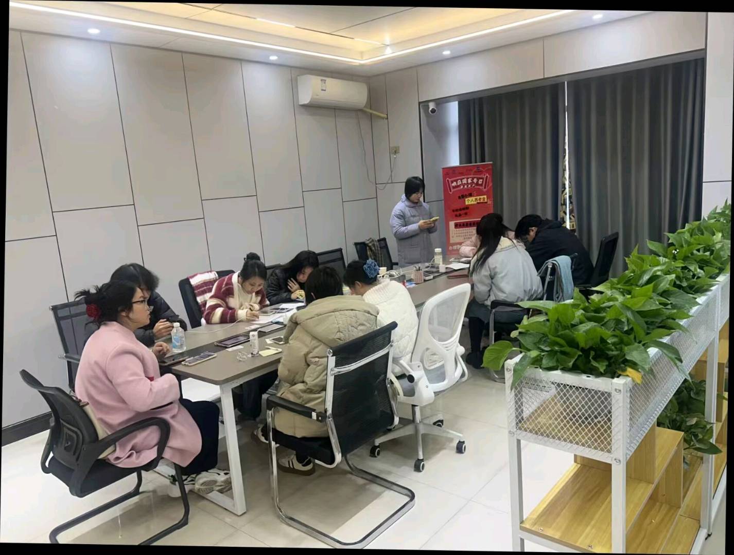 秦先生寻找合作伙伴，提供一手拉新资源，稳定收益