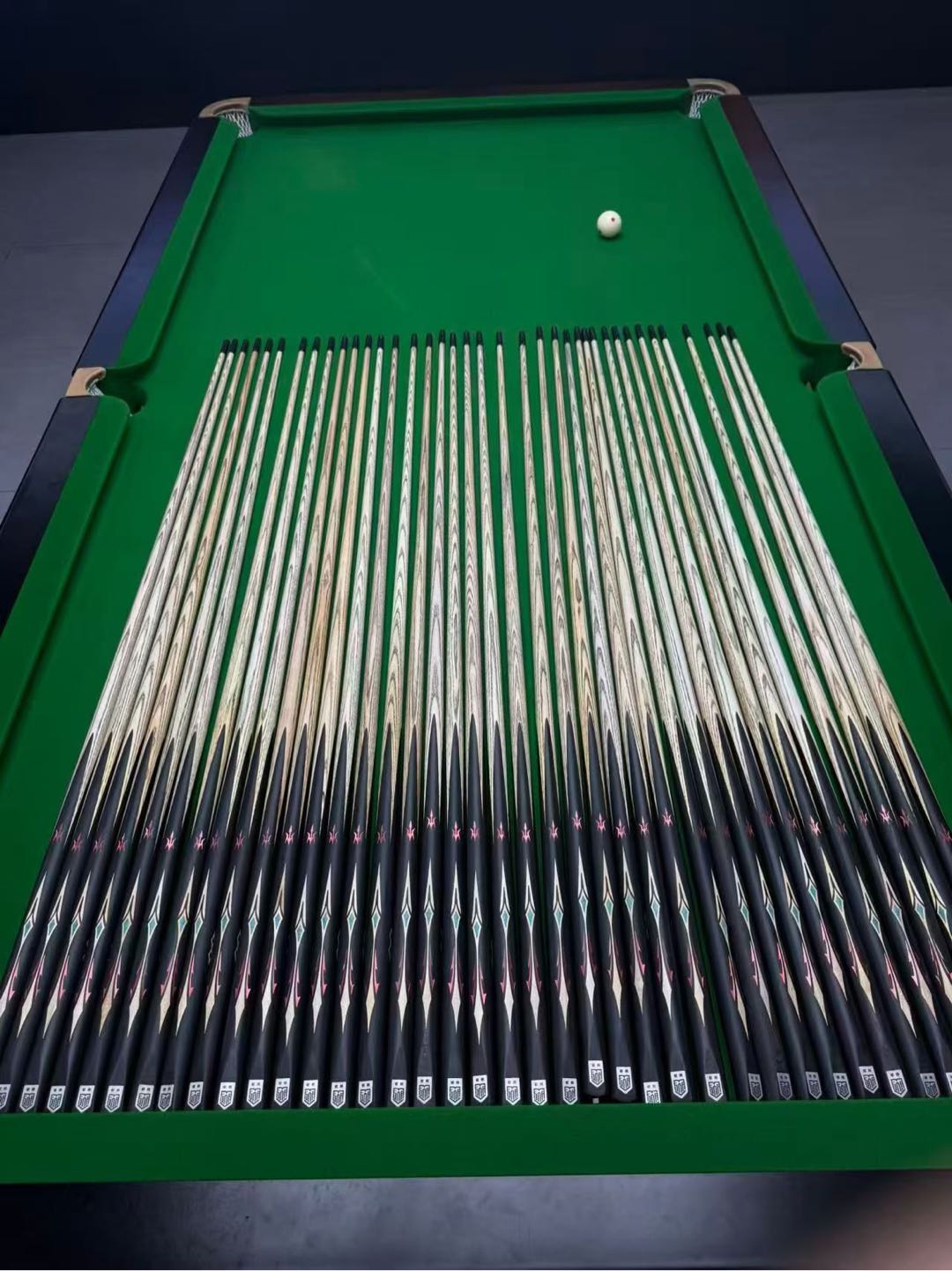 李女士台球杆 台球桌 台泥 关于台球一切招代理