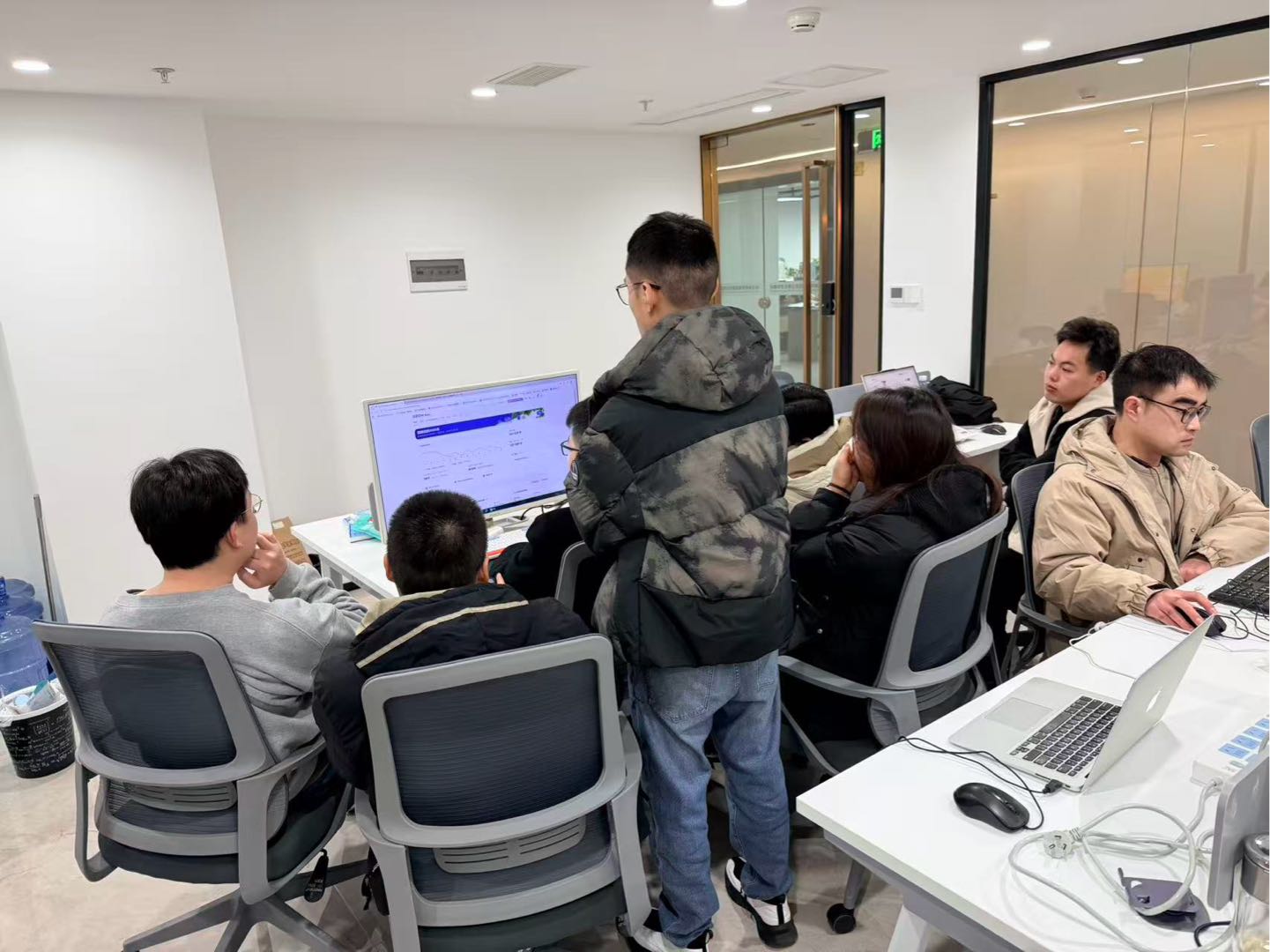 邱先生找合伙人俄罗斯跨境电商Ozon平台1v1项目陪跑，无门槛，0单爆单，手把手落地