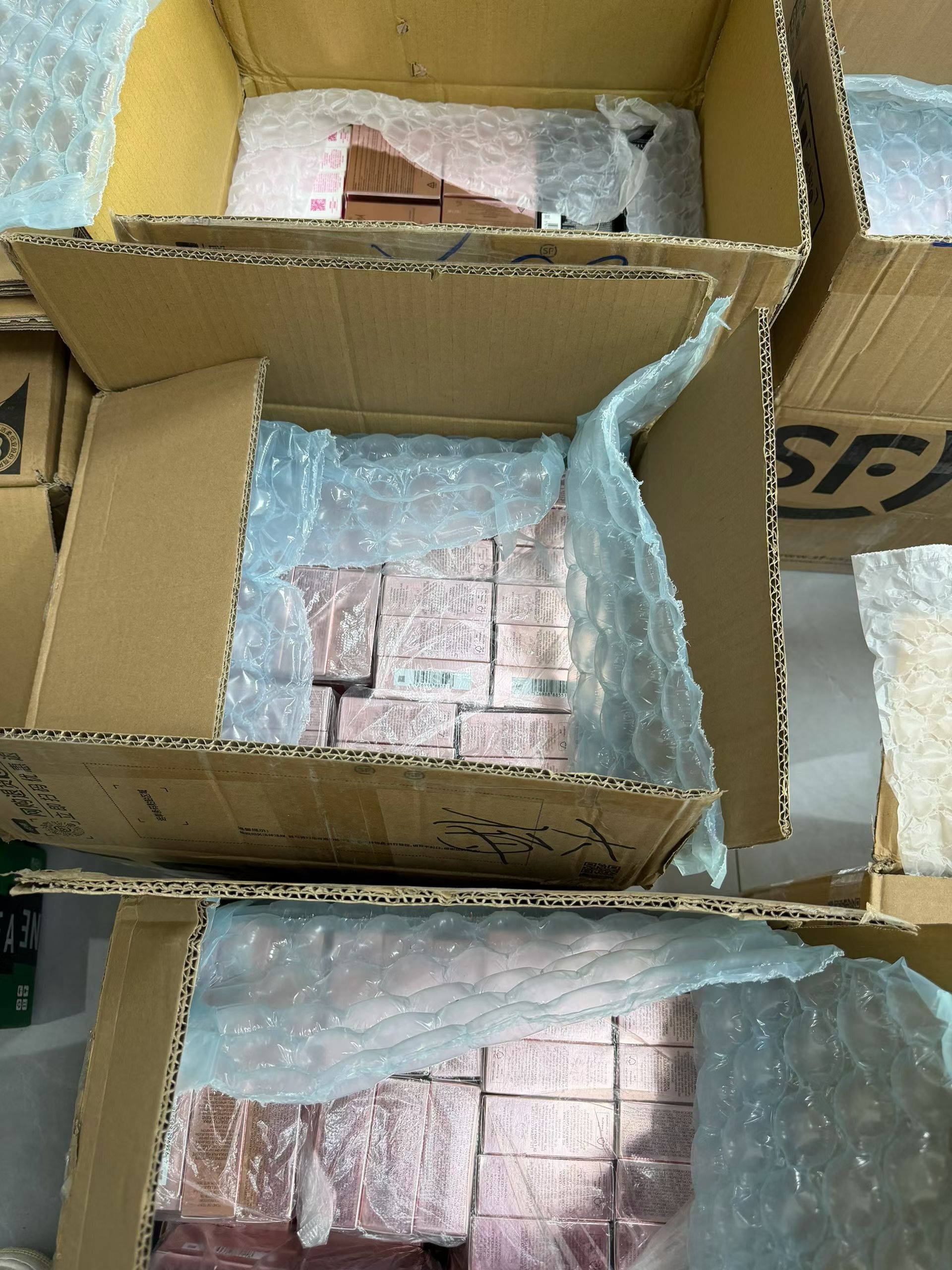 张杰得物卖家找我，主营国际奢侈美妆、服装、鞋包