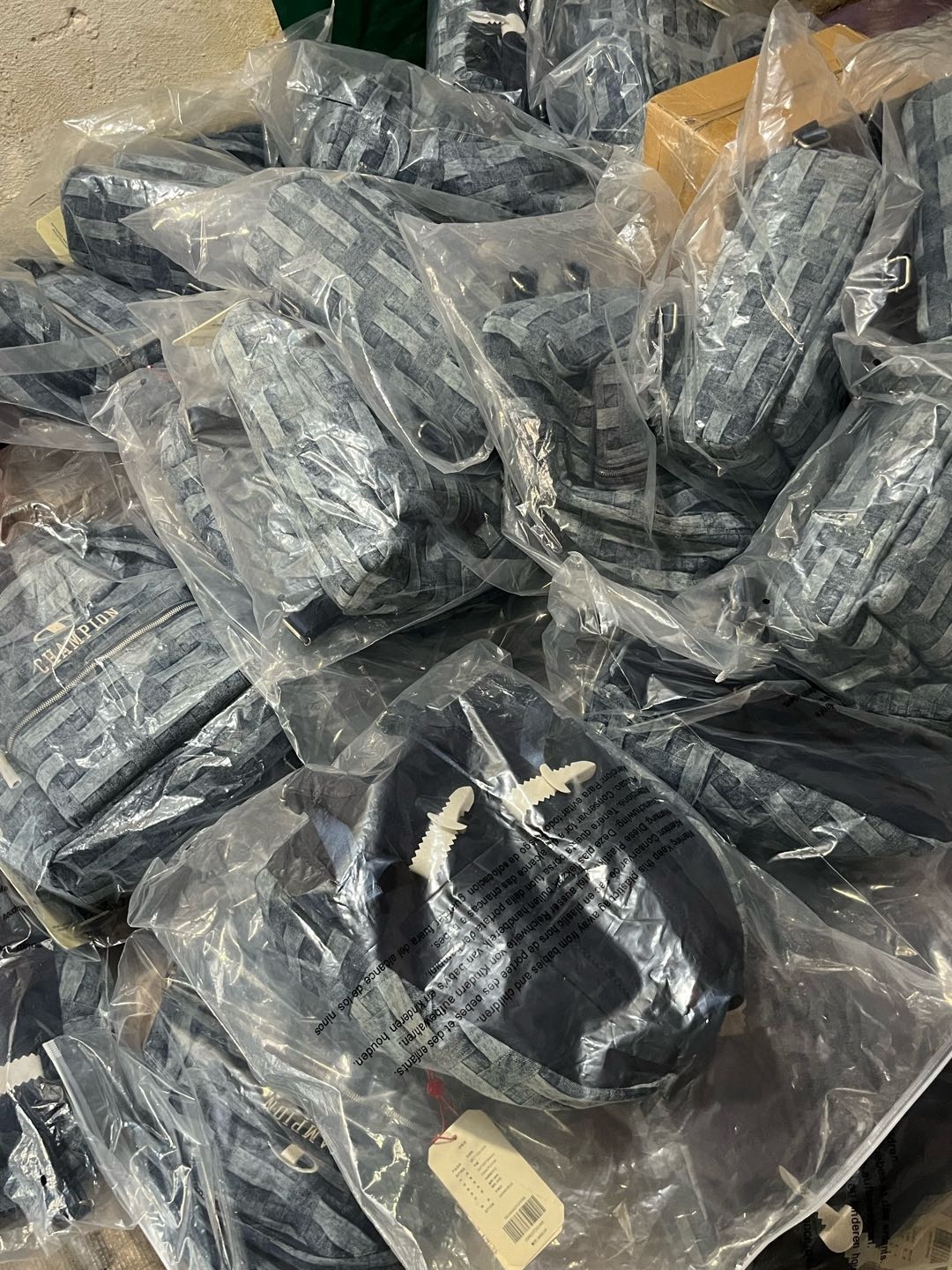 羊卓宇找合伙人得物球鞋搬砖，无门槛，年满18就能做，免费带