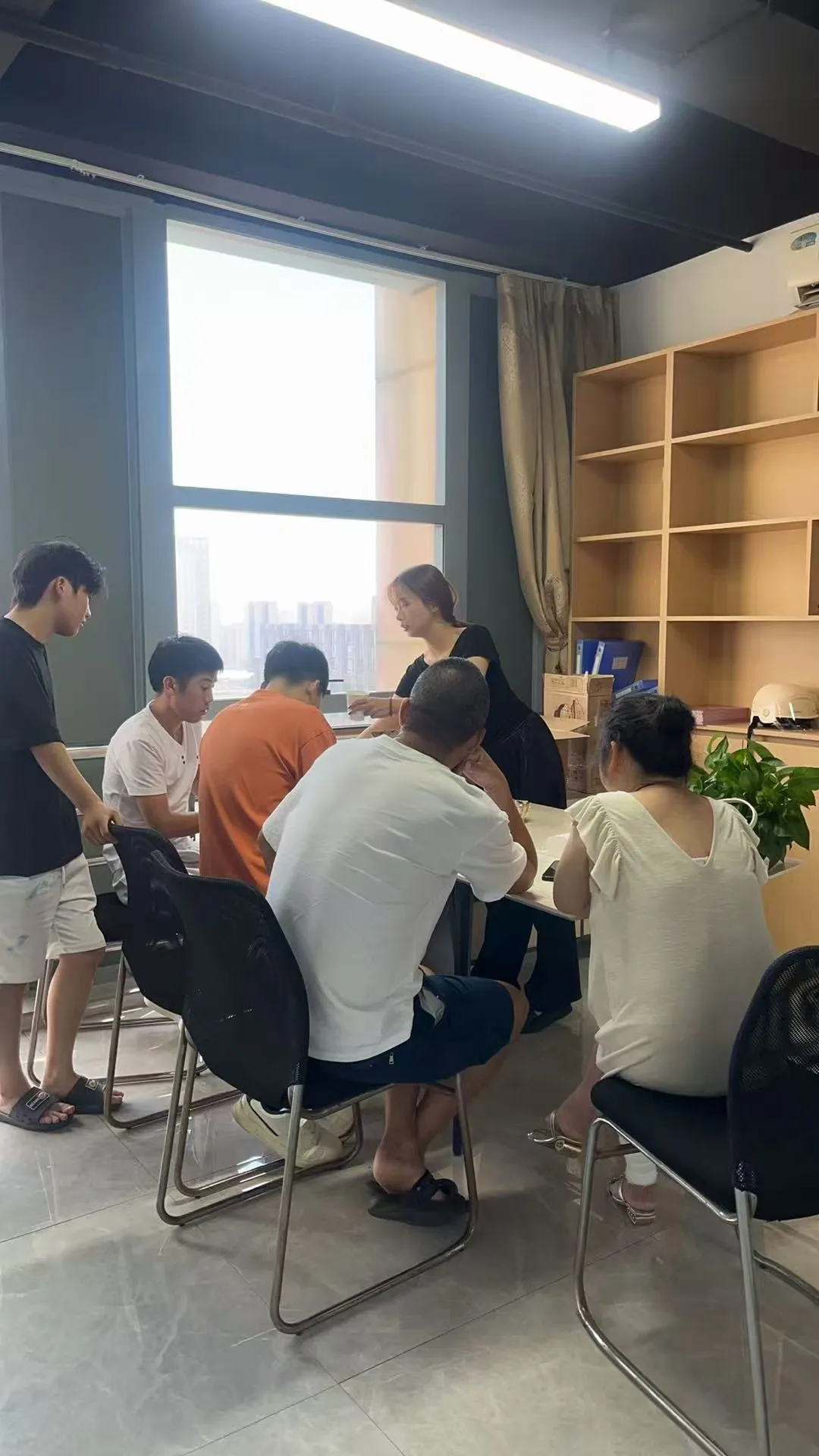 仇伍找合伙人