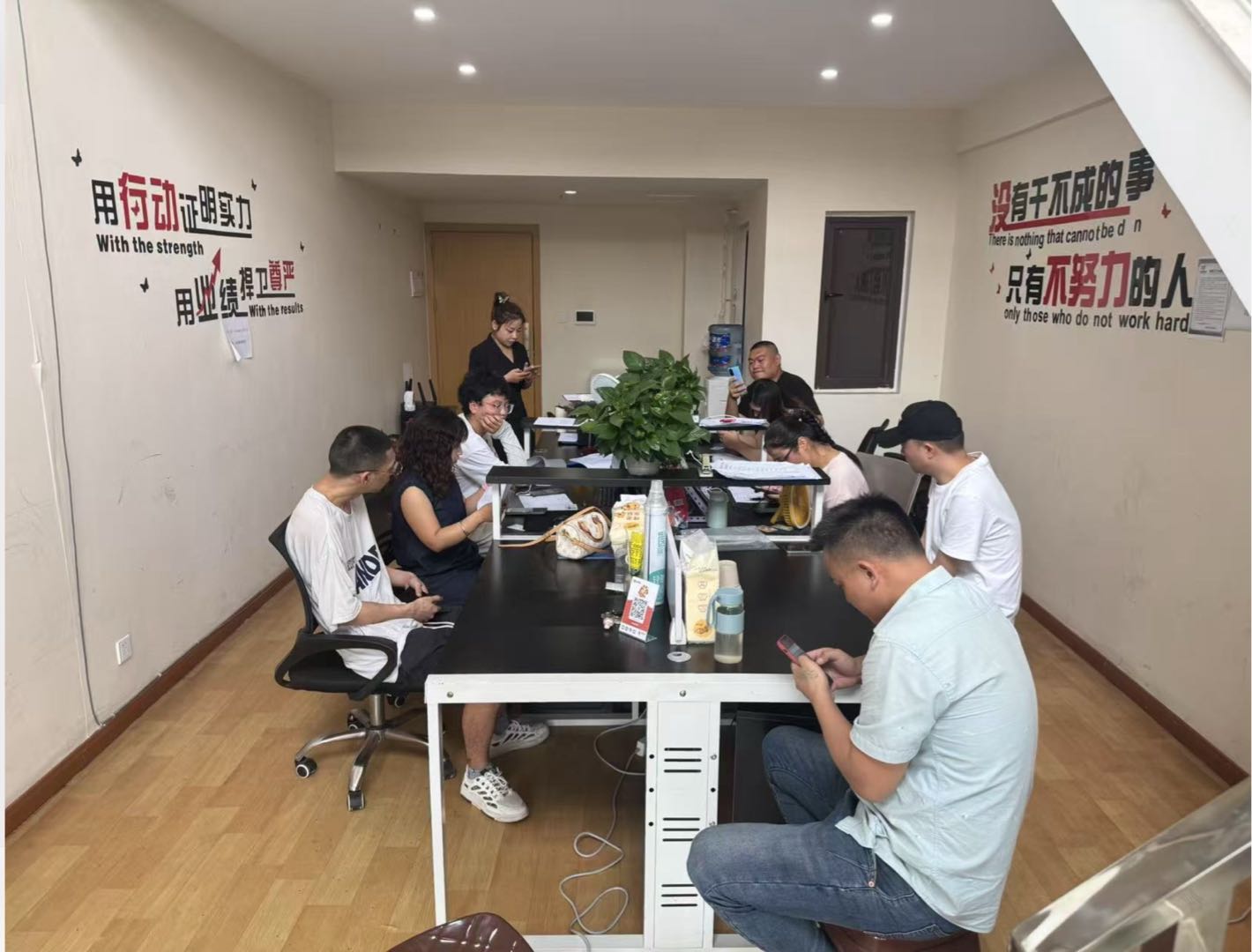 李女士APP拉新官方渠道3500+任务，均价35+可网推工作室，独立后台