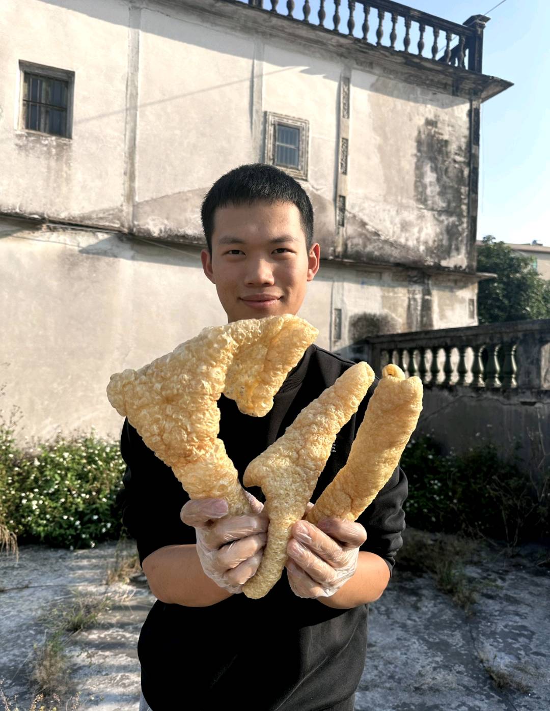 黄嘉祥我们是做猪肉皮生意的，全部手工猪油炸制而成，现在急需推销出去 可以快递