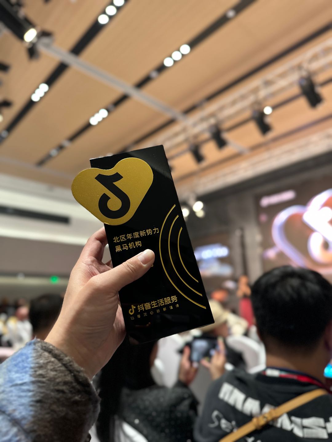 刘先生找合伙人抖音买单支付，送抖音外卖，送华为元服务送小红书送高德，官方直签包落地！