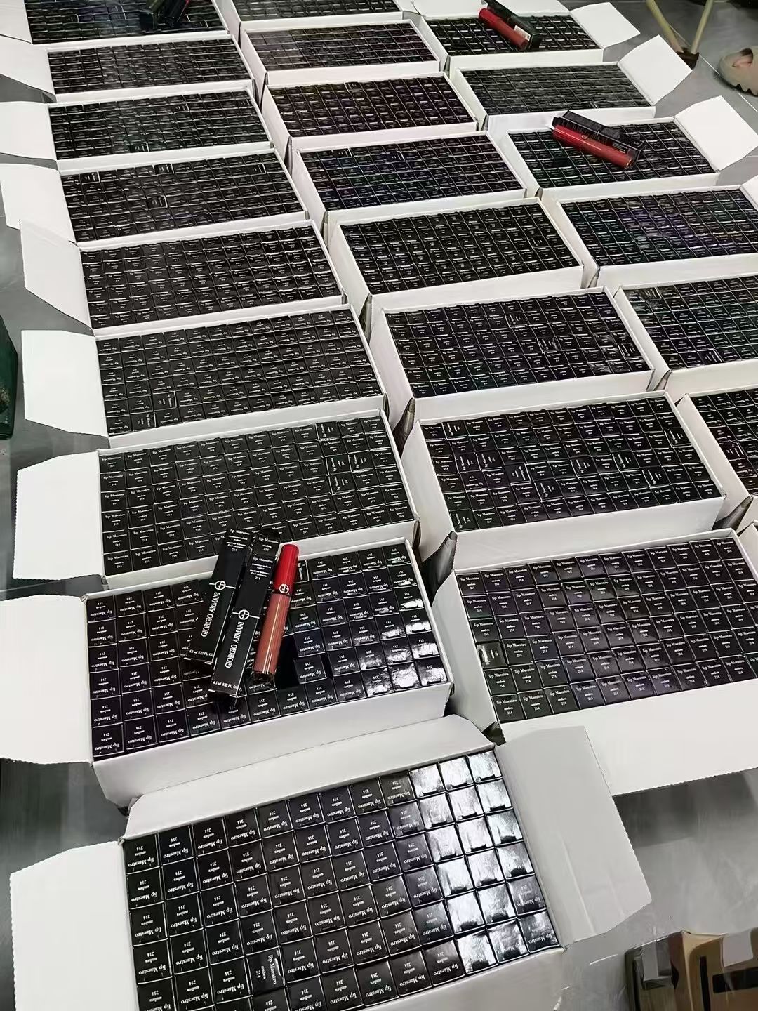 谭浩有完整的美妆化妆品供应链渠道寻找线下实体店,私域,等销售伙伴,利润足够