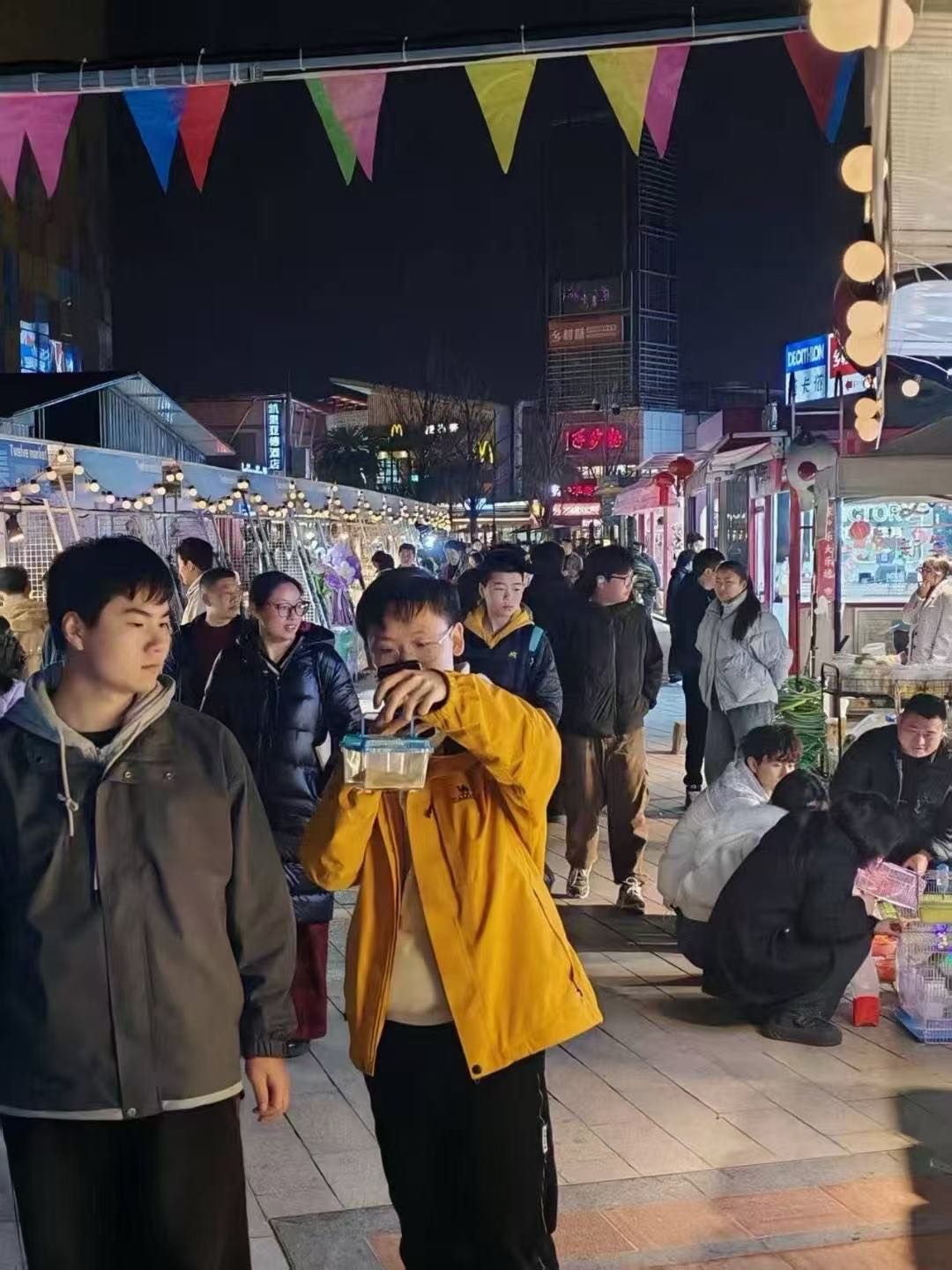 祝婷婷场地活动提供成都欢乐谷旁商业街场地，寻求异业合作