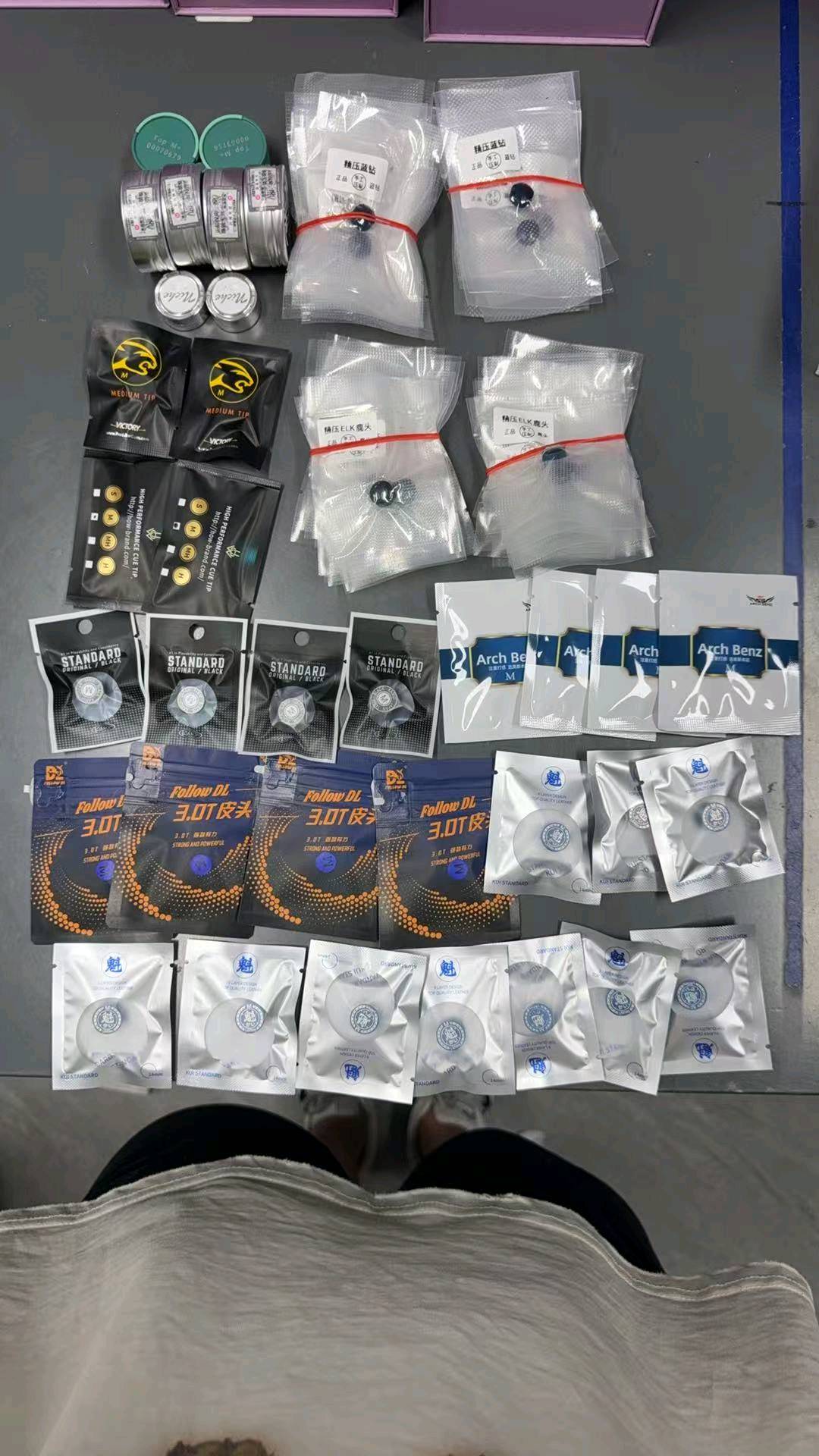 李帅豪找合伙人台球器材销售售卖皮头巧克粉,球杆,台泥