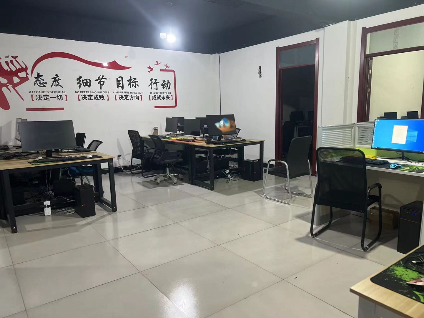 郑先生提供场地电脑设备，有项目的来谈