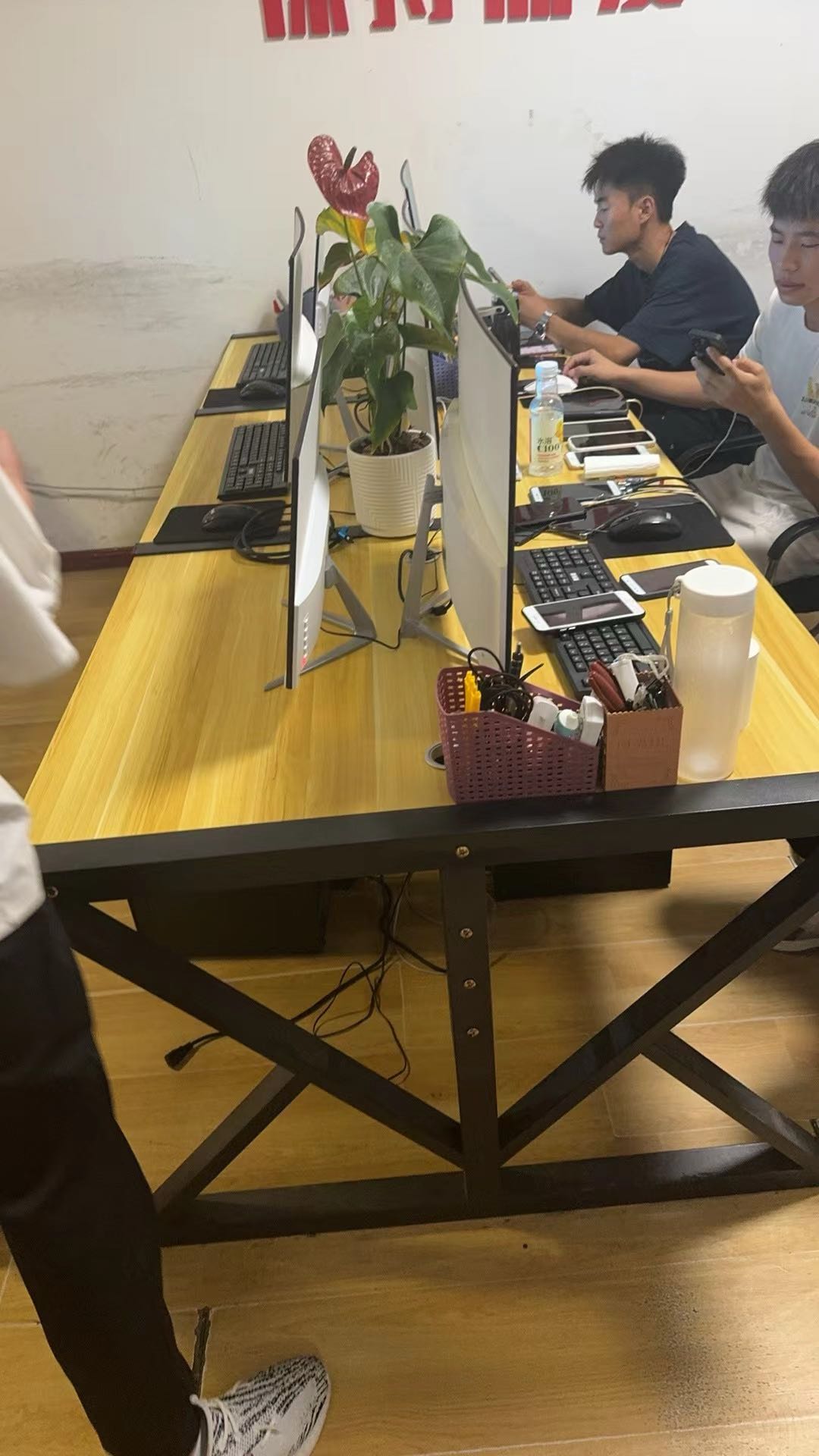 贾晨旭七年专业流量团队！真实量大流量  准精匹配