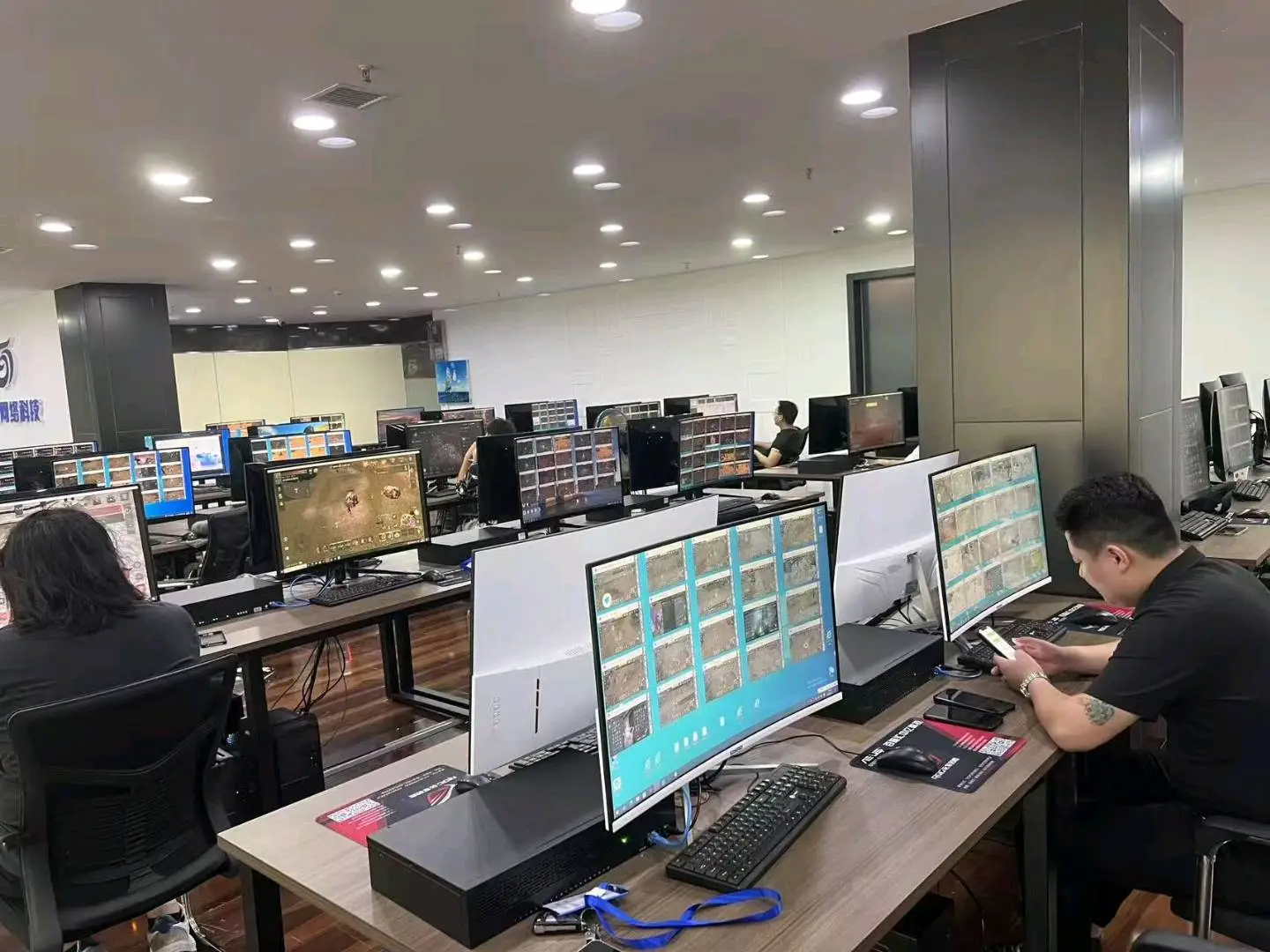 陈先生外服游戏搬砖,全自动单机日收益*工作室月收益*