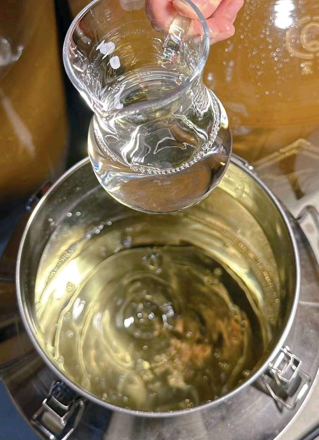 梁贵燕品牌货源茅台镇酱香酒生产厂家，支持各种形式合作，一切以您为主