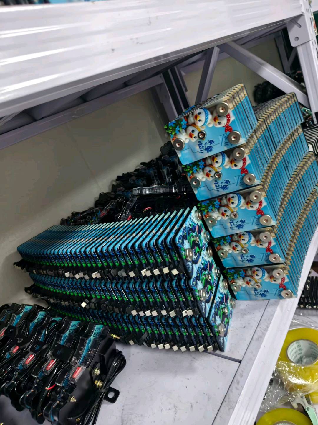 石达品牌货源电动车磁吸支架工厂寻合作伙伴。一手价格