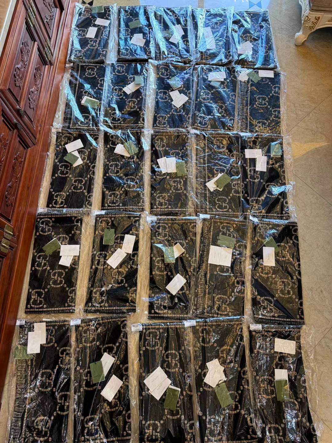 左先生品牌货源提供LV 始祖鸟