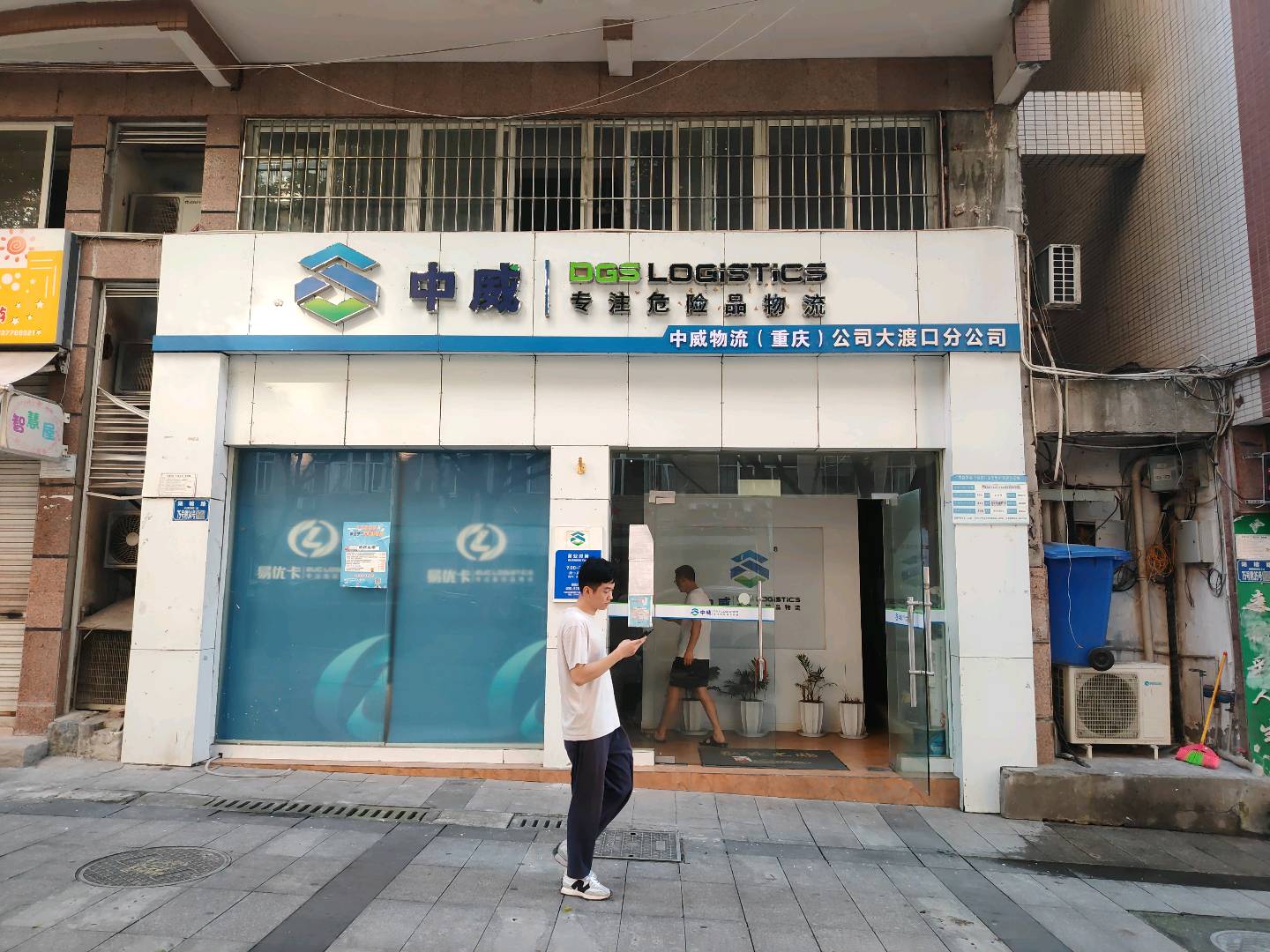 唐力场地活动提供双层百平米成熟小区门面，寻奶茶合作，紧邻钢花小学