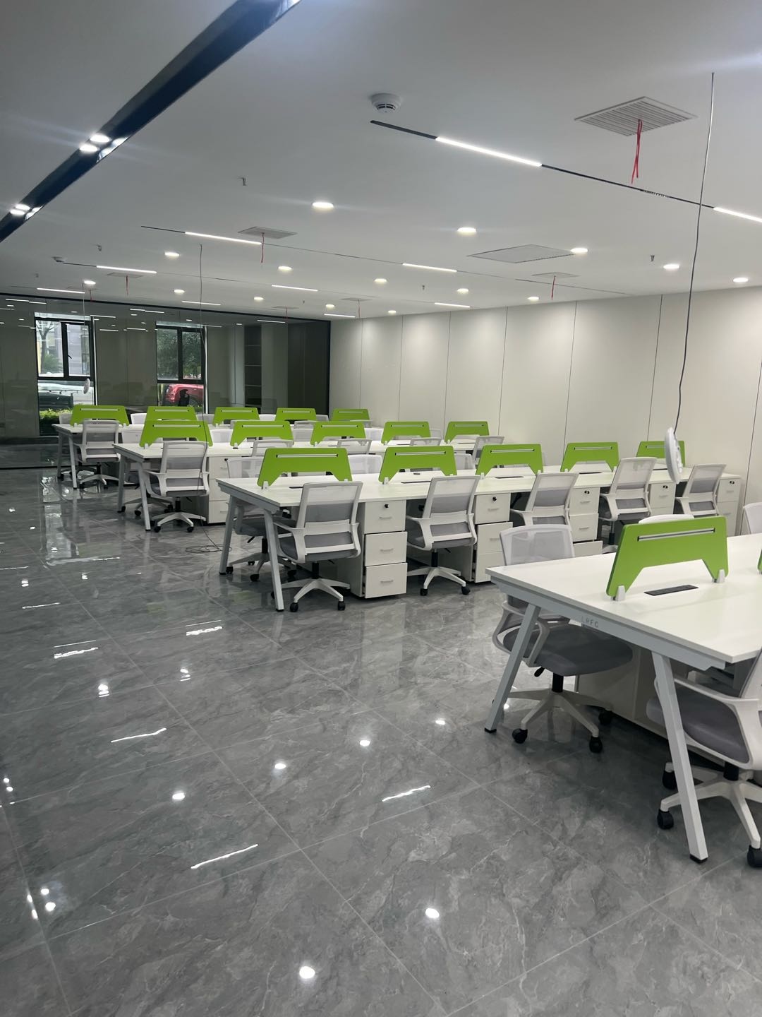 严先生场地活动免费提供武汉150平-2000平办公场地出租或项目合作