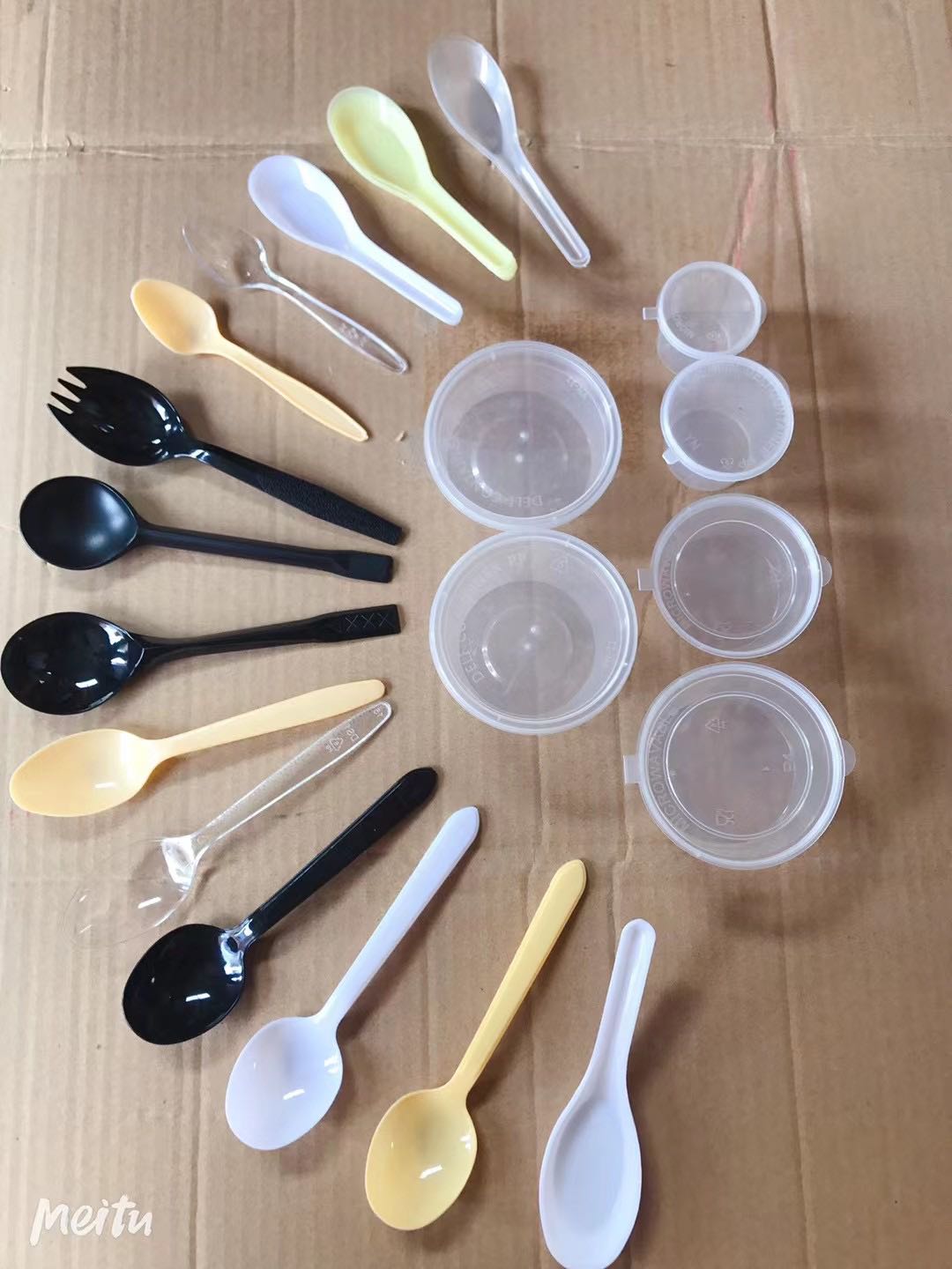 秦女士品牌货源专业生产一次性餐具用品，质量保证，价格美丽