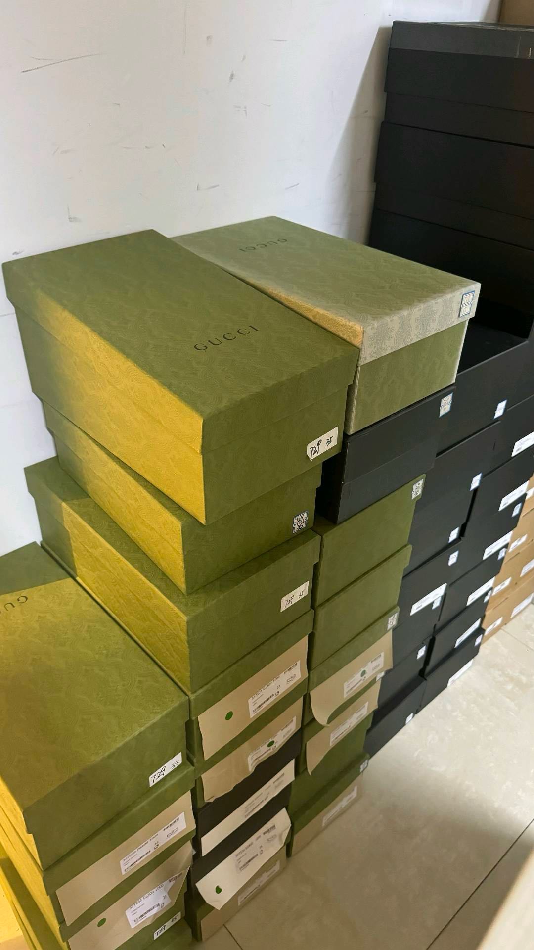 何子灏微商 提供潮鞋 潮衣 品牌包包 手表 饰品 香水彩妆
寻求销售方