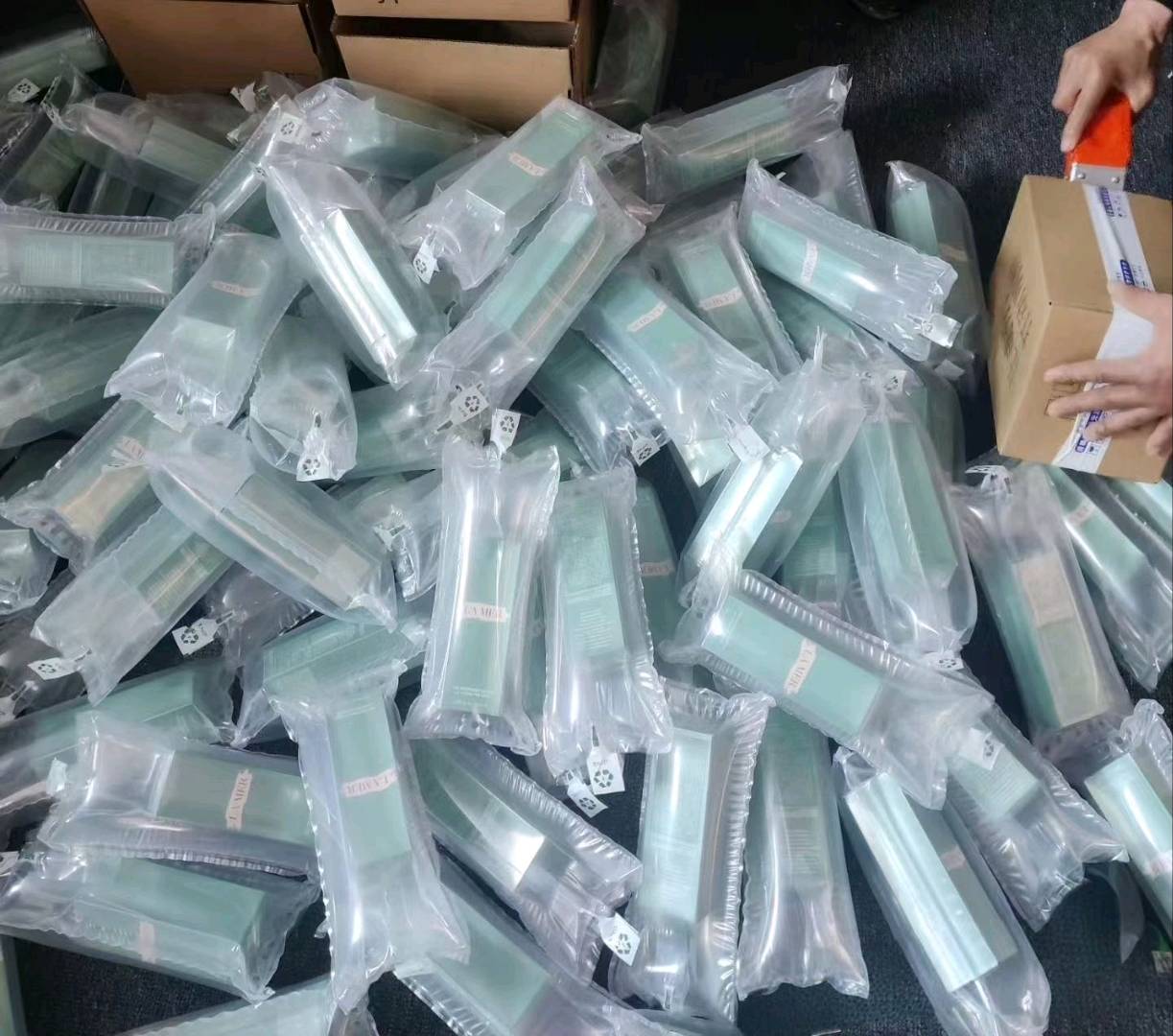 江先生品牌货源需要大量免税护肤品化妆品的来，价格很低，香港发货