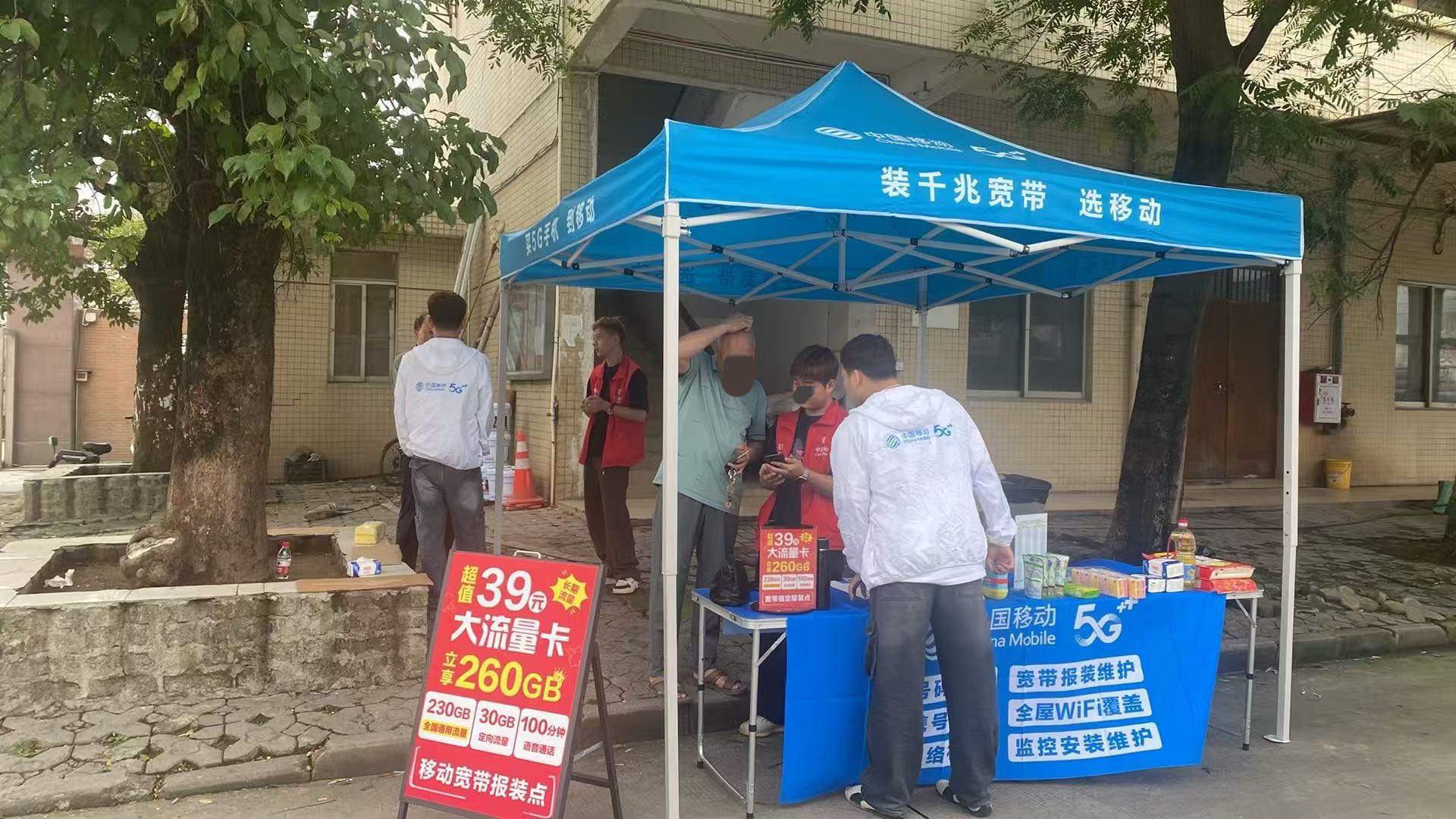 彭女士广东地推团队6-8人，承接移动联通电信流量卡推广，寻求长期合作。