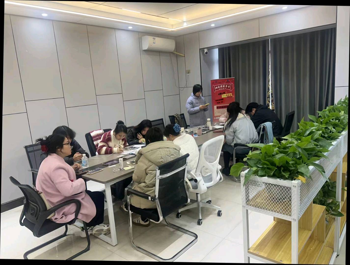 刘女士找合伙人APP拉新项目!一手渠道纯绿!不加盟只收徒，全程陪跑扶持落地!