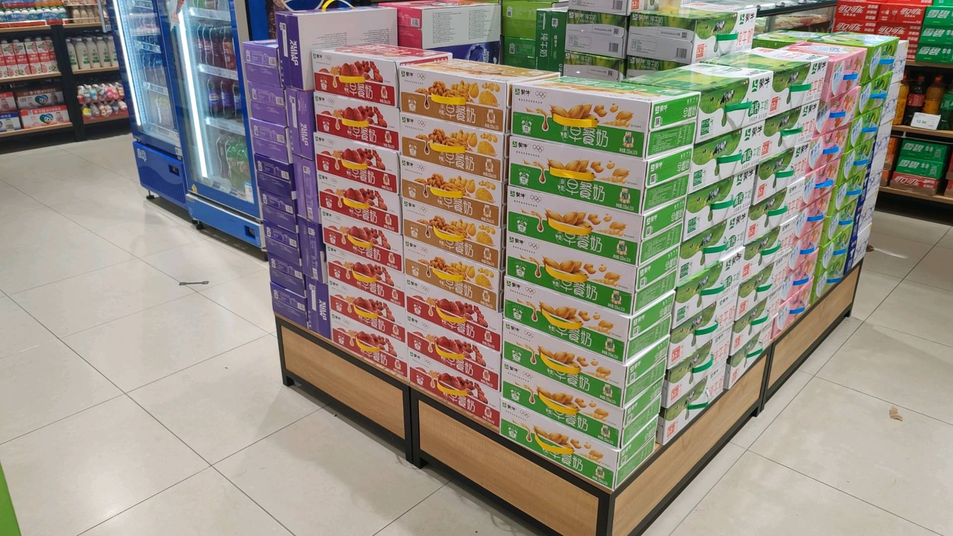 张志强提供蒙牛、伊利、光明、旺仔、娃哈哈等国内知名品牌常温系列牛奶供应，送货