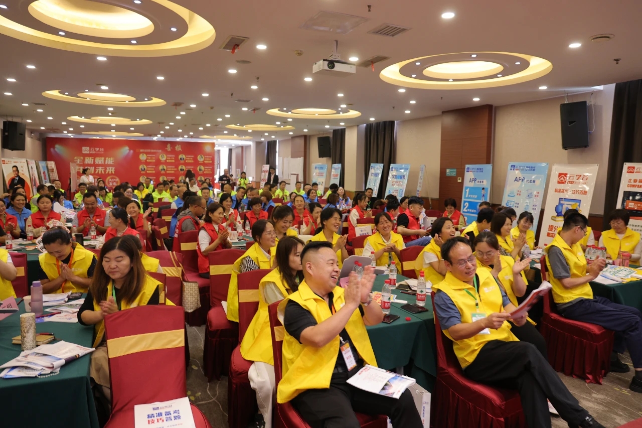 王先生云学谷总部招募合伙人:AI智能自习室与中高考提分项目,年盈利*