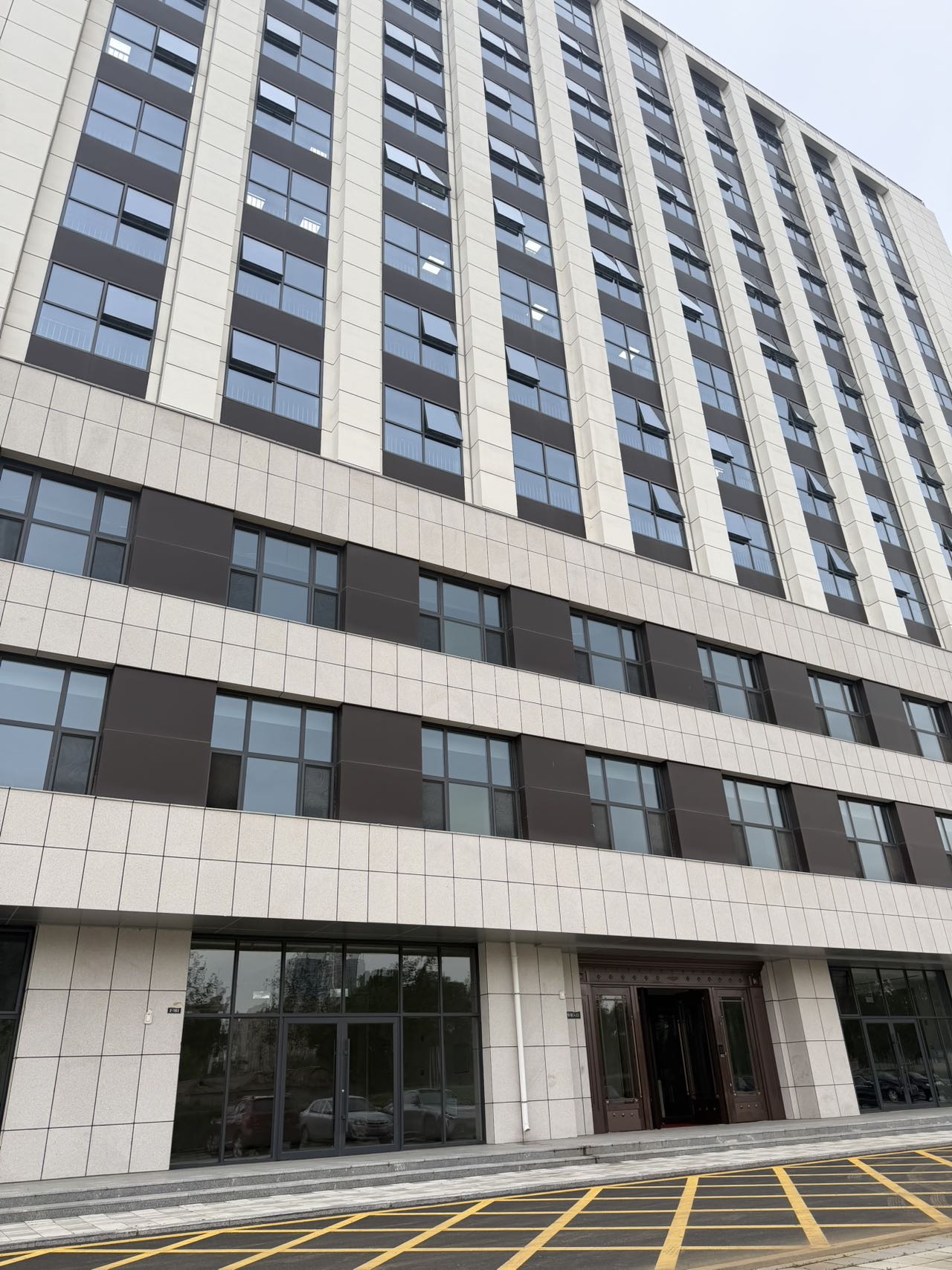 郭乐旭乙方信息百余人AI团队承接剧本定制,经验丰富深耕2D/3D仿真人项目