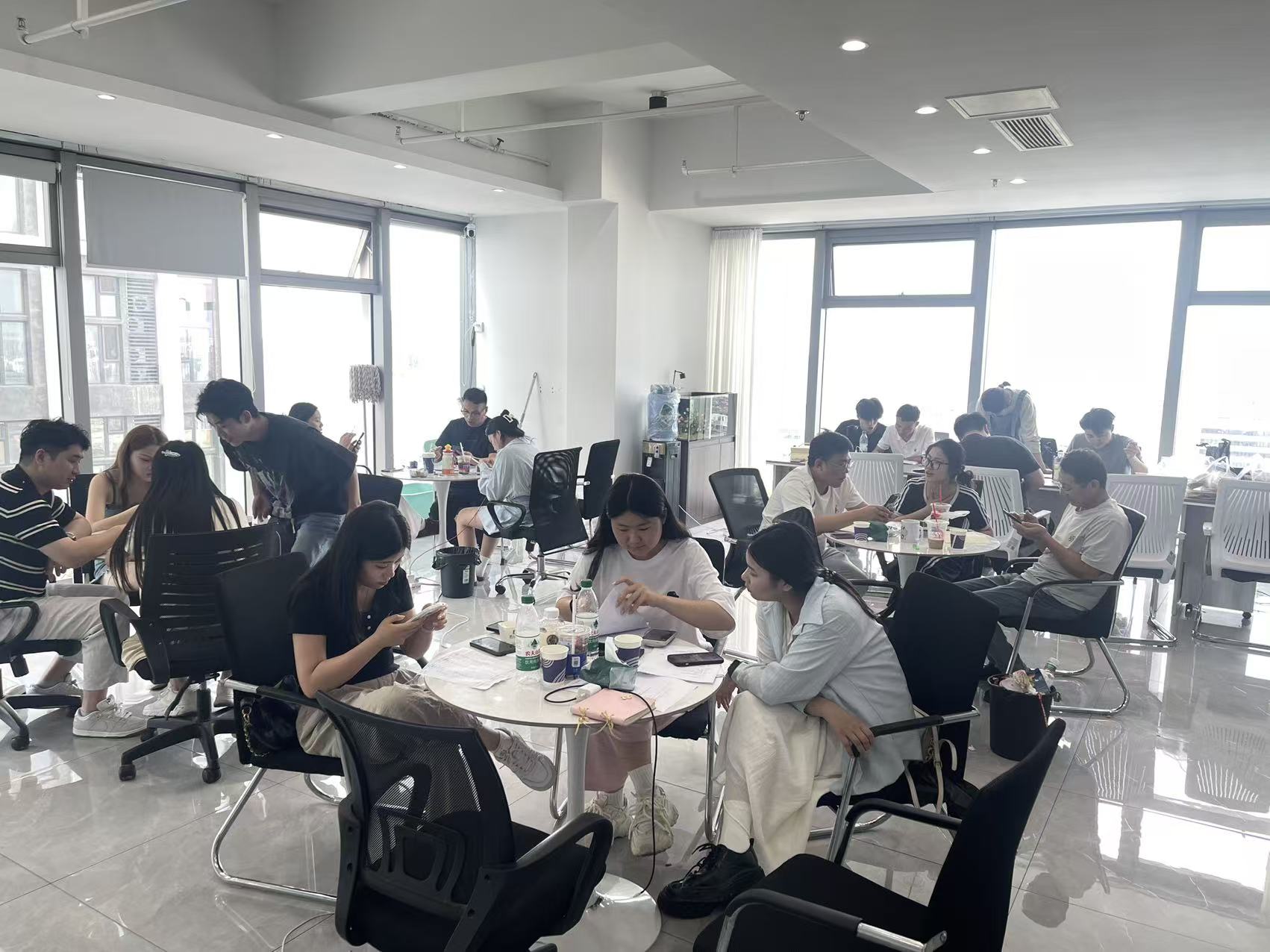 陈先生找合伙人APP拉新一线工作室 一手渠道佣金当天结算 单子均价35＋全程陪包落地