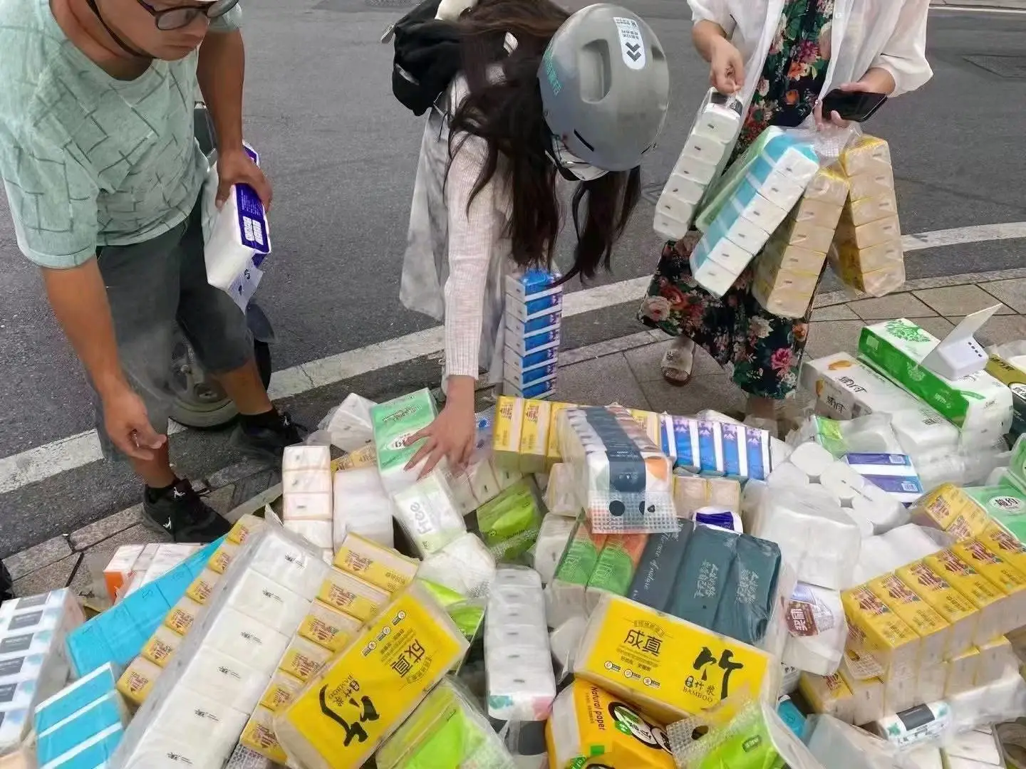 秦先生地推项目纸巾代理,会摆摊,会地推的上车!