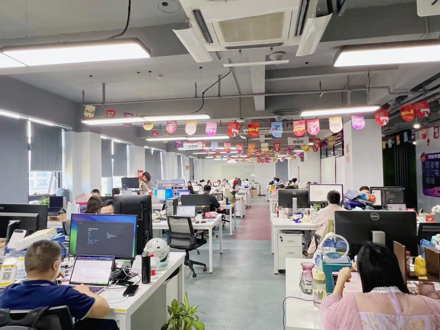 邓女士找合伙人把我们提供的短剧上传到四大短视频平台