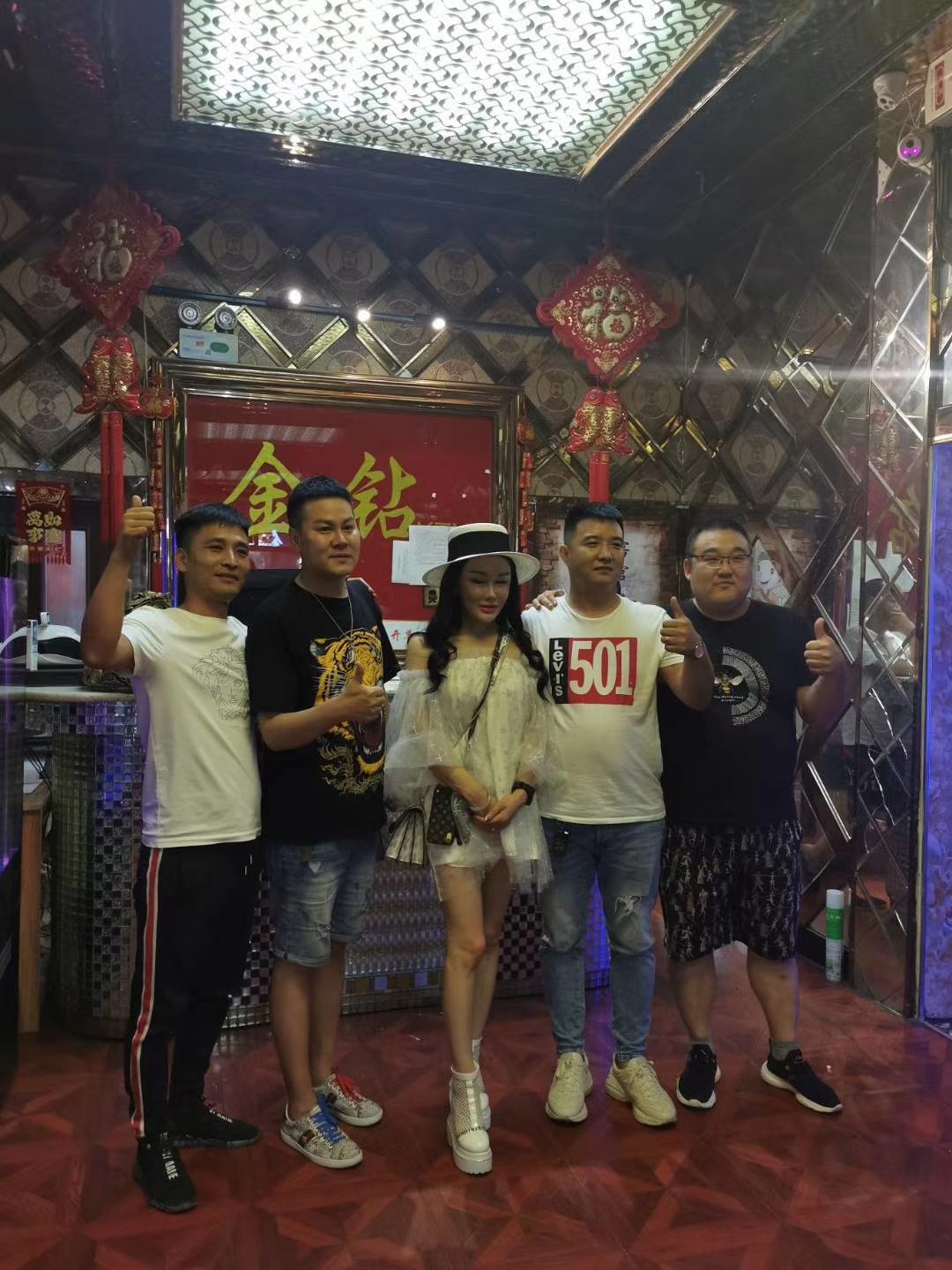 荣克杰天津武清黄花店，经营十多年KTV，面积460㎡，现寻找本地合伙人。