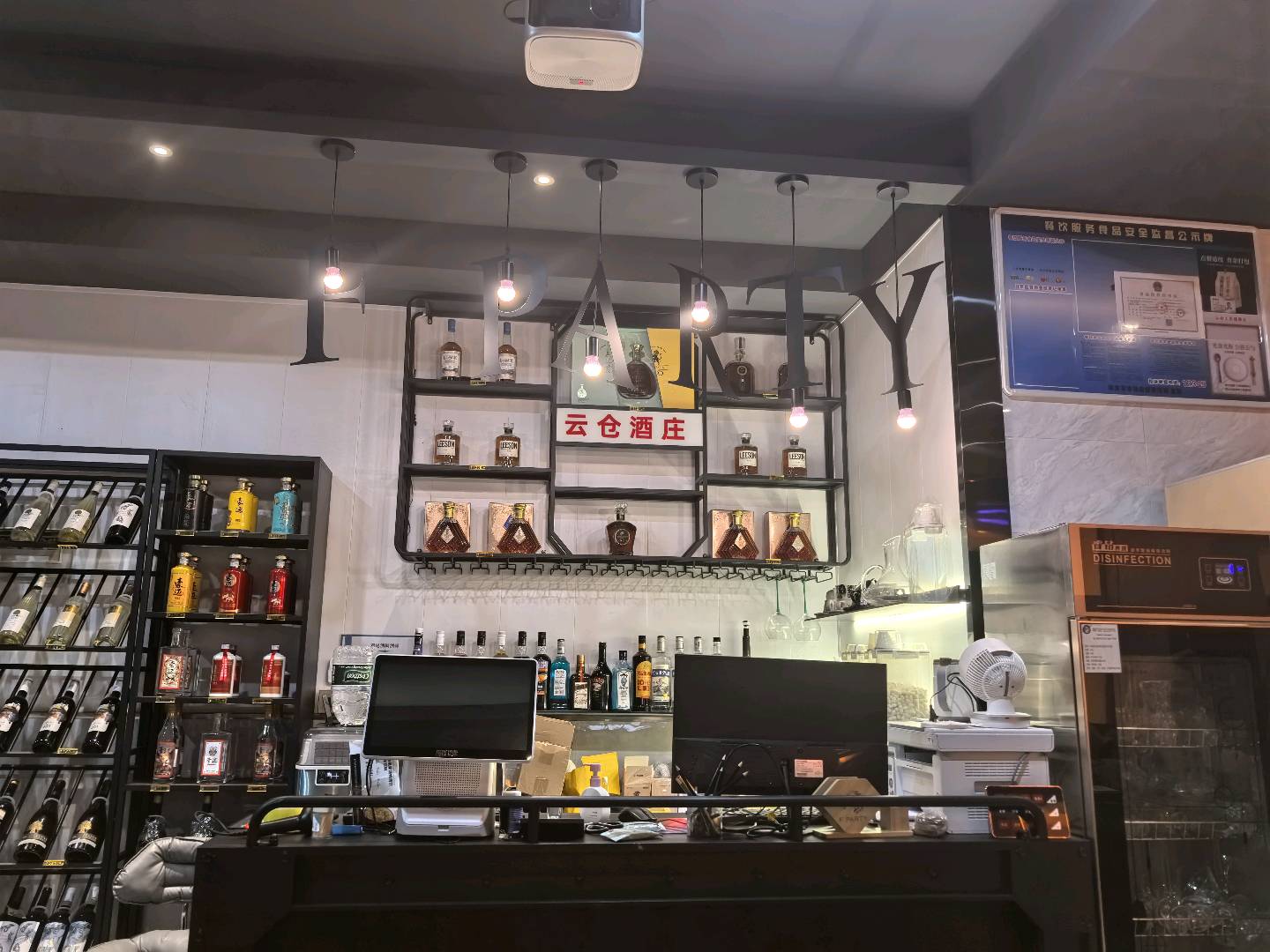 刘茜地推项目综合内型酒，精酿啤酒，白酒，红酒，洋酒，品牌供应商一件代发！推广500