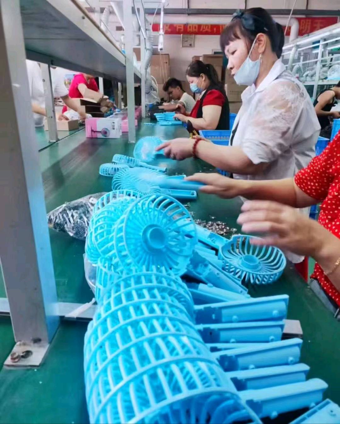 李女士手工组装mini风扇外包加工，你能找到人员，我工厂货源充足