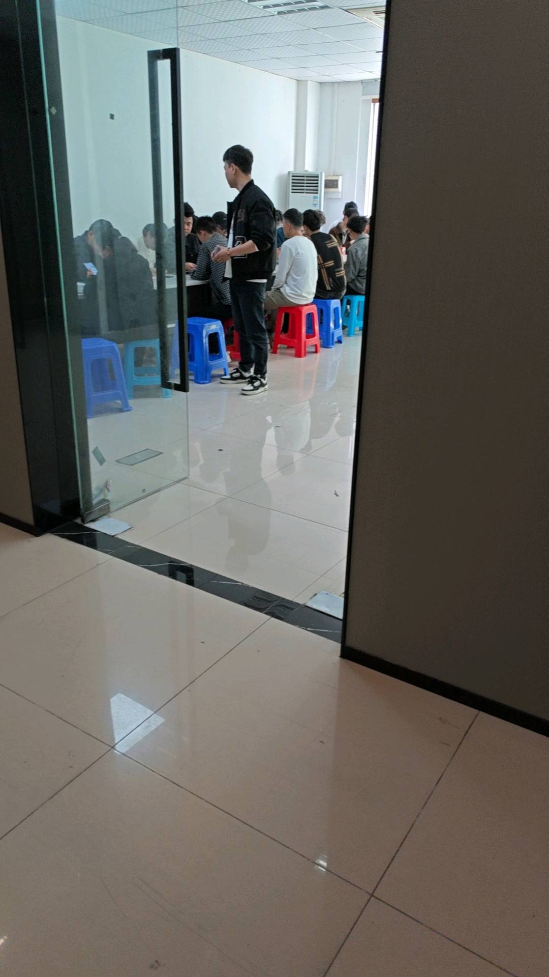 谢先生推广团队有广西广东的人力资源，村推团队，需要能下卡的四网合作，有的来