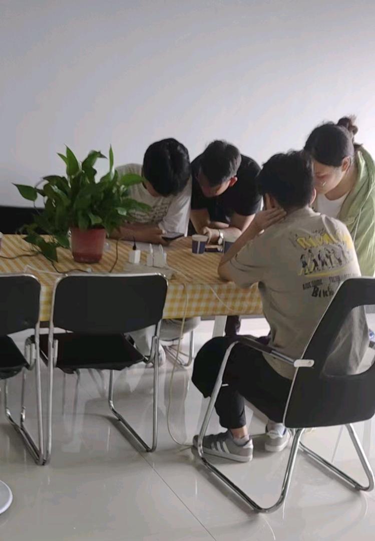 刘先生找合伙人免费咨询，拉新工作室，对接渠道，佣金30－70，当天结算，千元启动