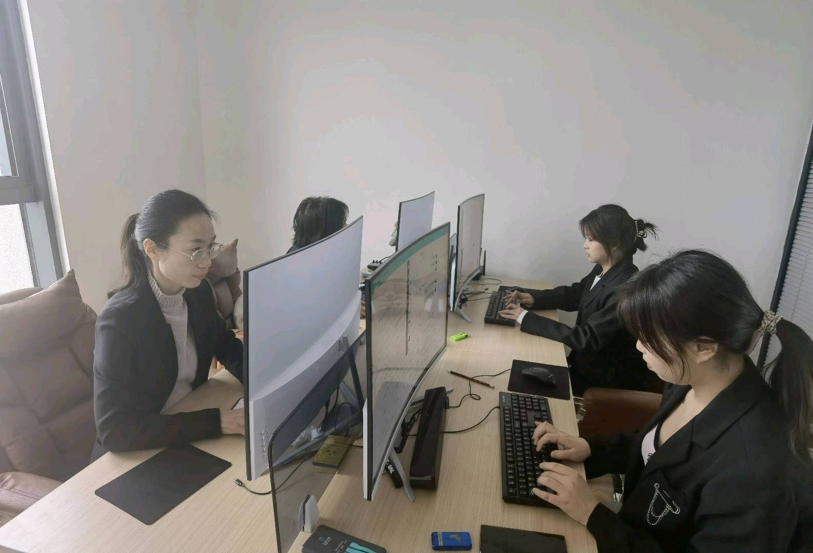 郭锐找合伙人全网**手机、电脑项目，当天结算