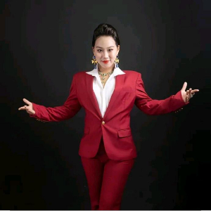 何女士