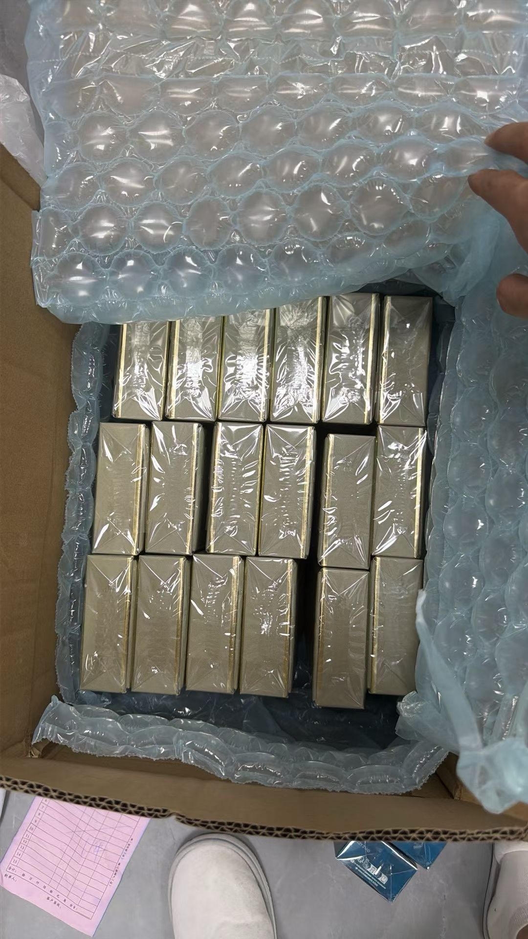 徐先生品牌货源提供国内一线国际美妆货源，寻求实体店及得物个人卖家合作