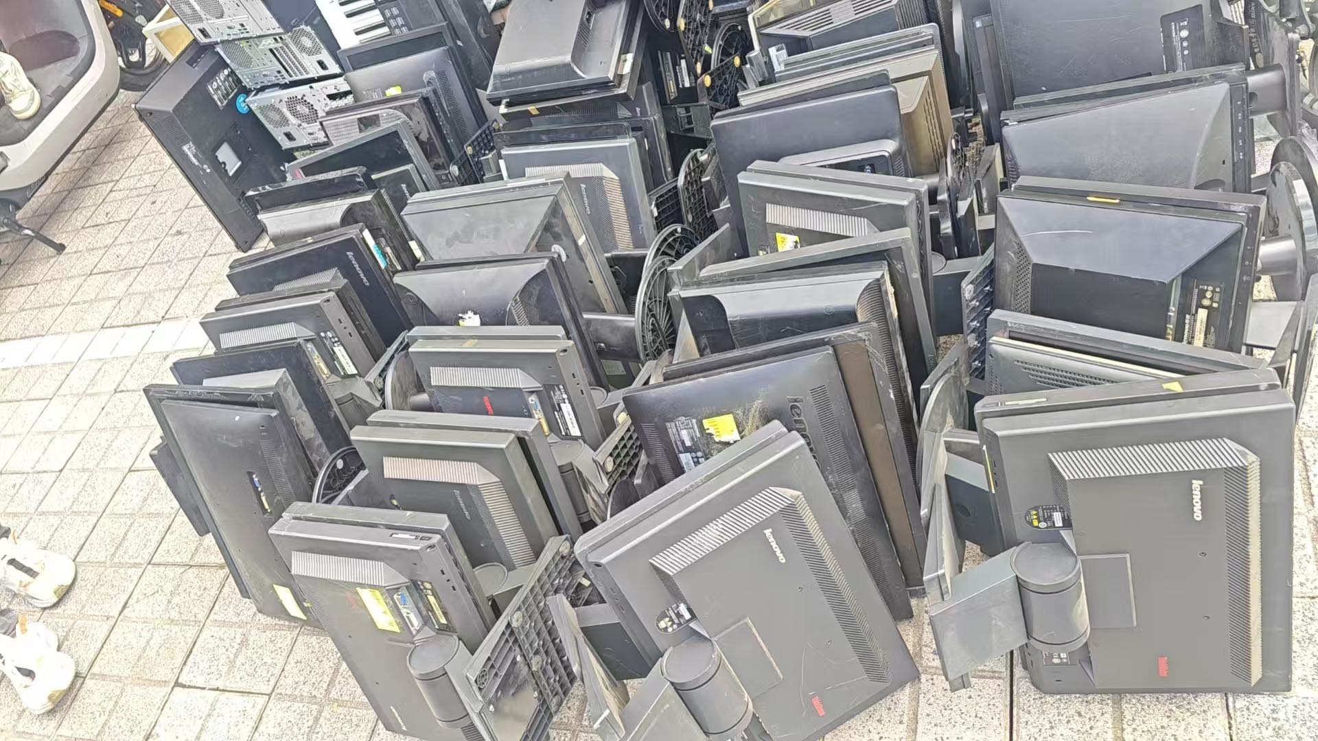 朱亮其他供需公司 工厂 某行 企业的淘汰物品回收，电脑，服务器，设备等